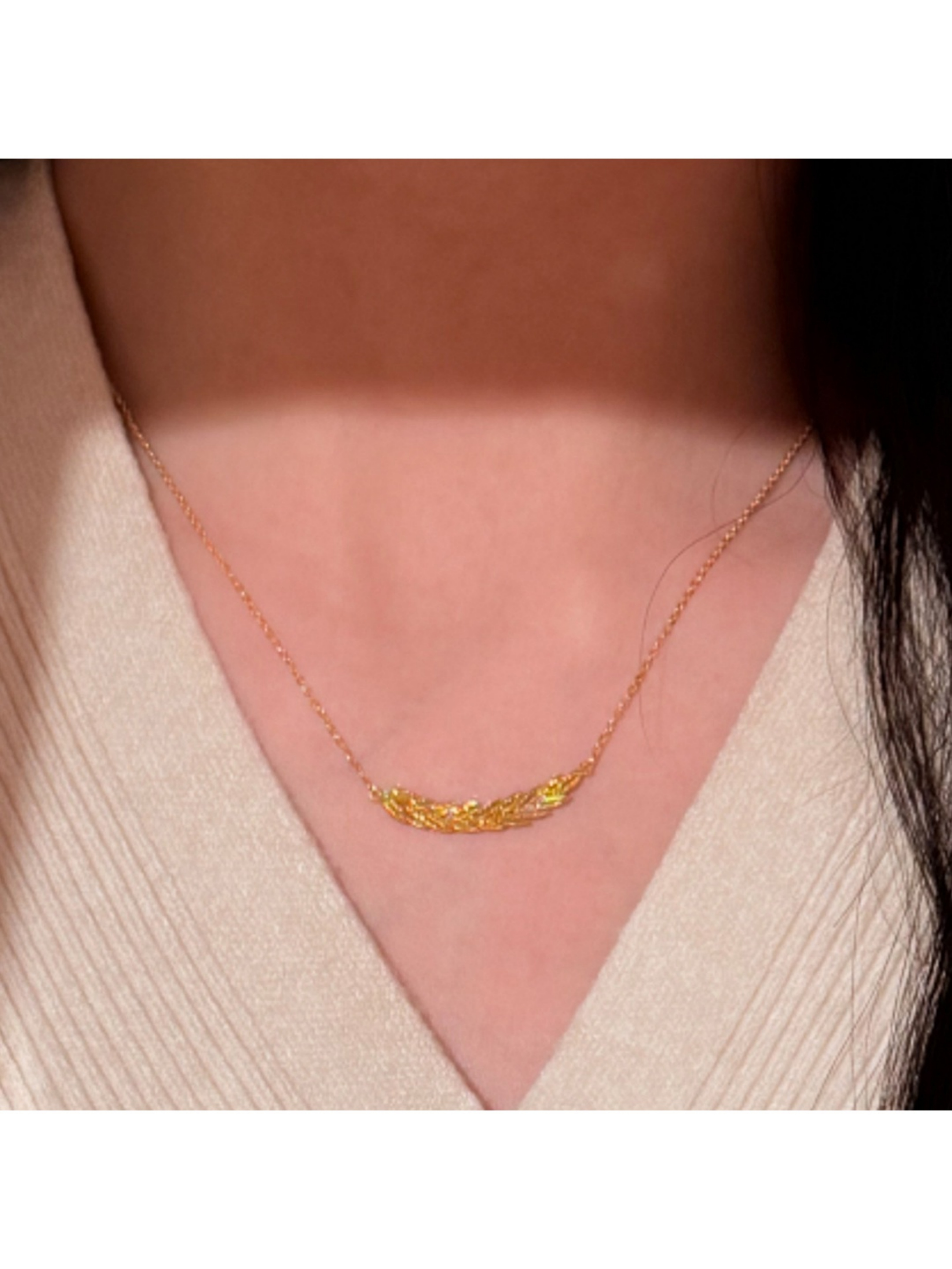 Gold Texture Delicate Necklace