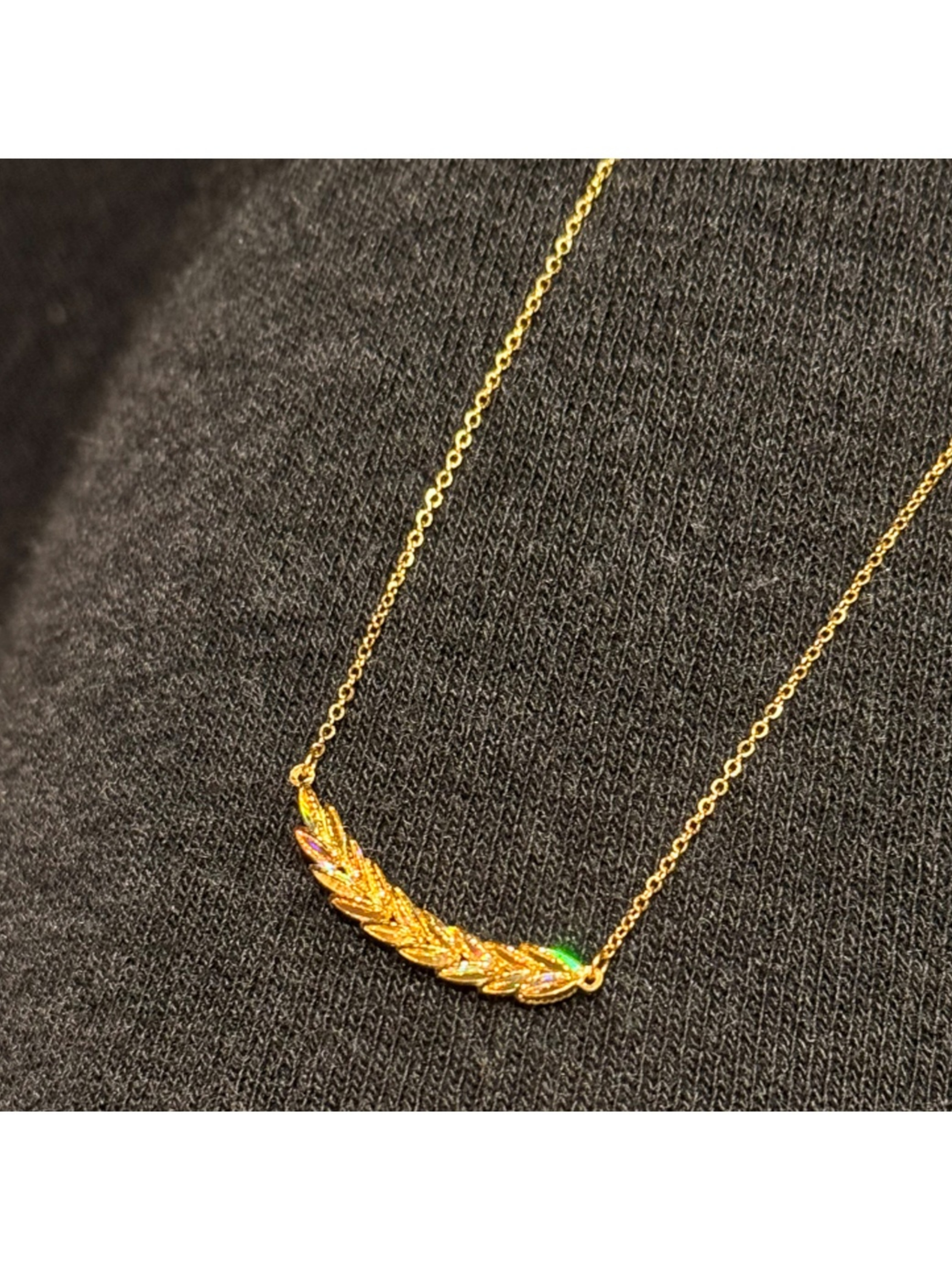 Gold Texture Delicate Necklace