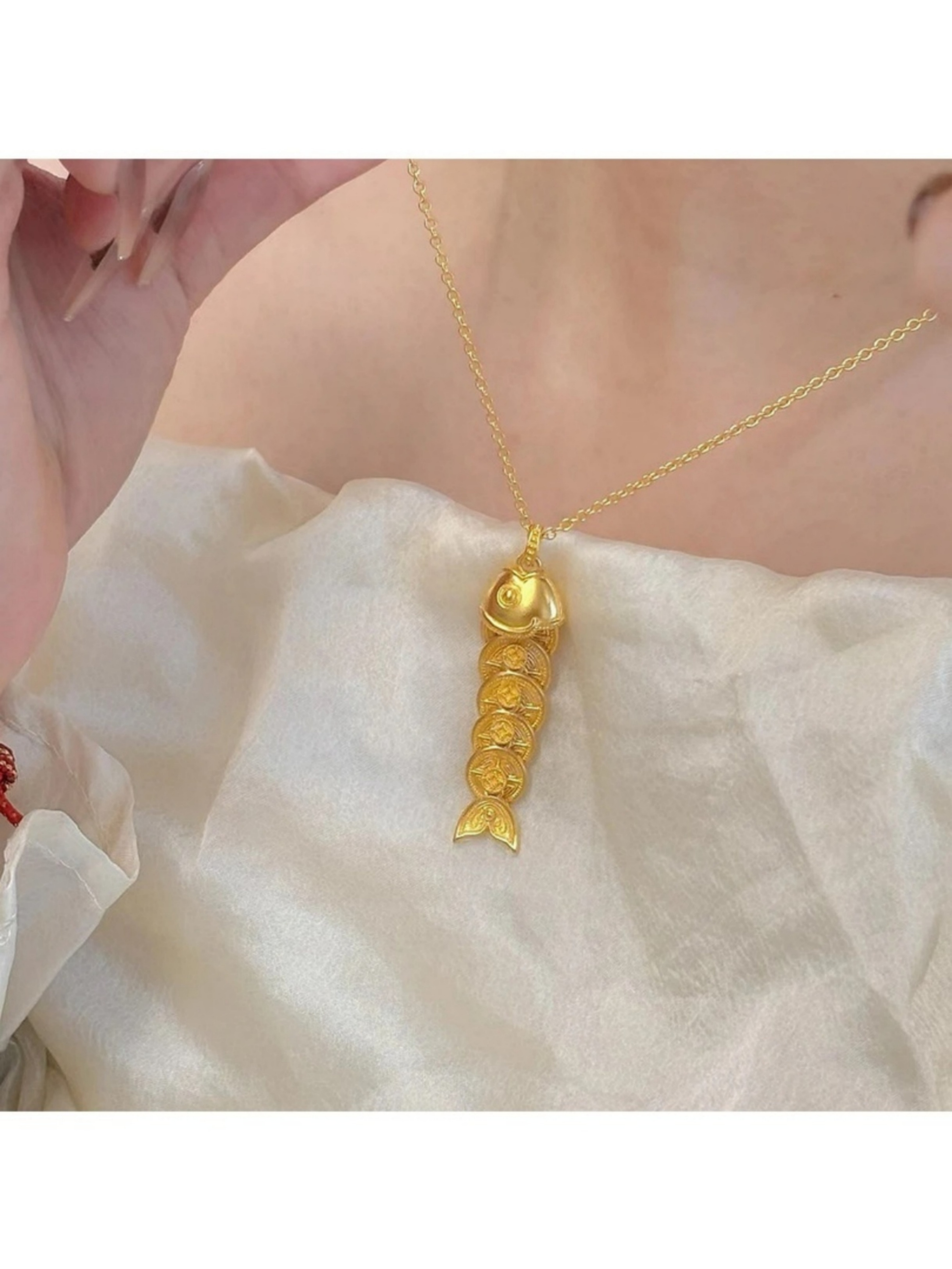 Gold Texture Pendant Necklace
