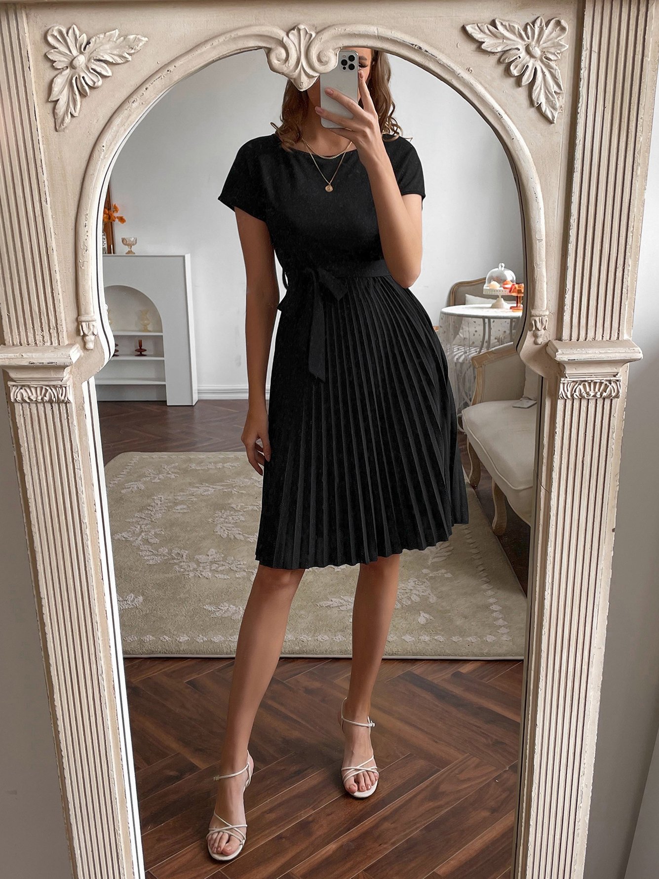 Black A-Line Pleated Knee-Length Dress with Short Sleeves