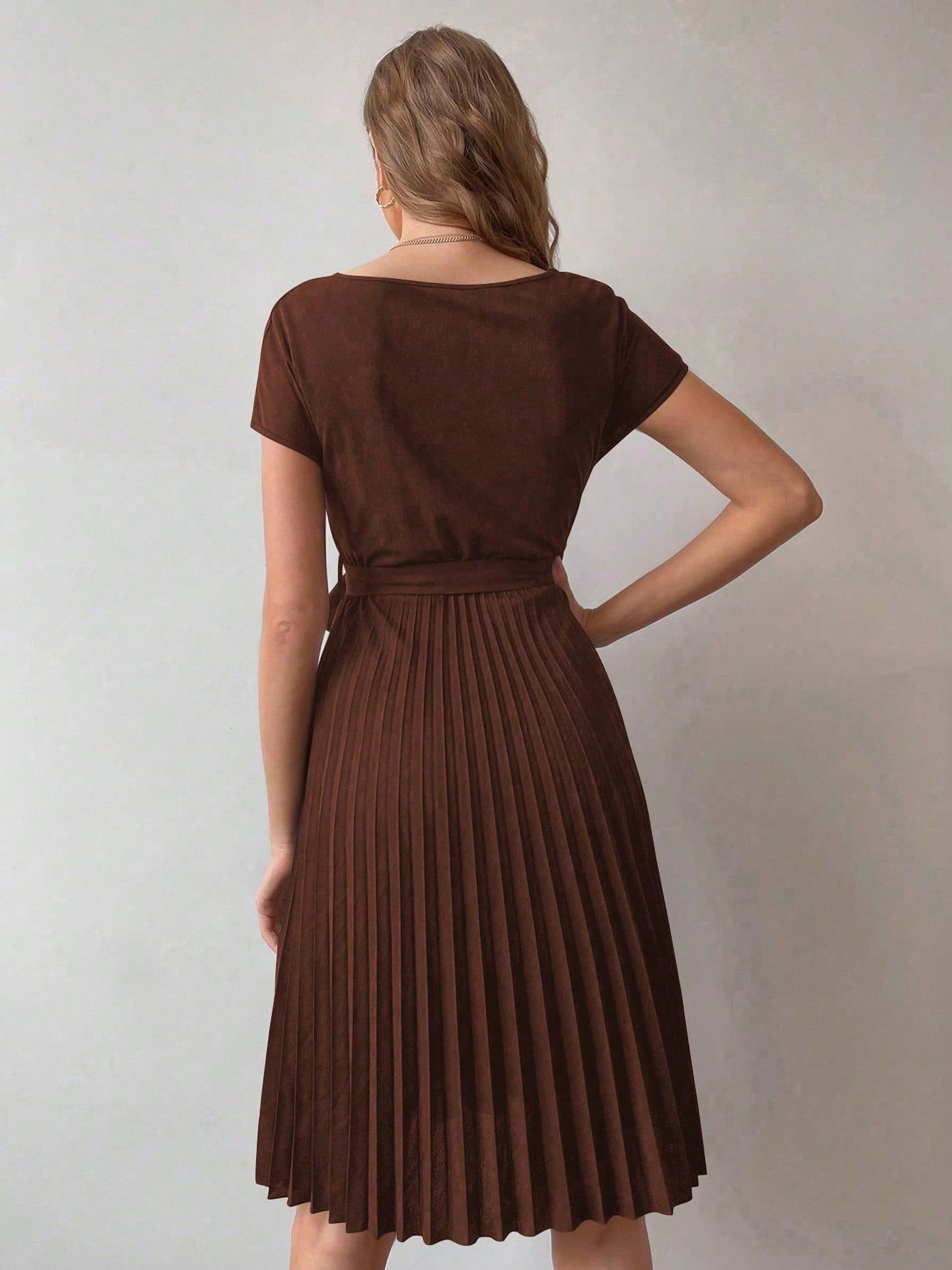Coffee Brown A-Line Pleated Midi Dress with Short Sleeves