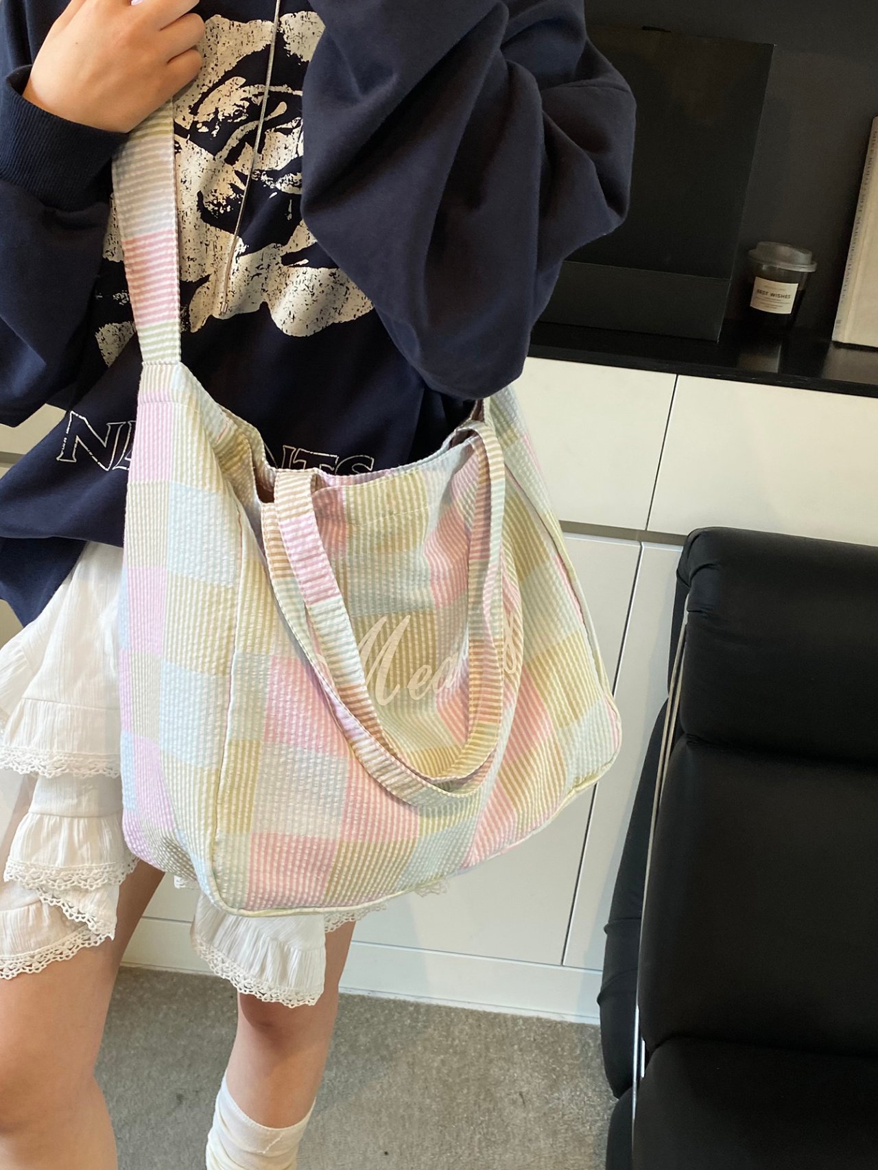 حقيبة كتف وكروس خضراء بنمط مربعات