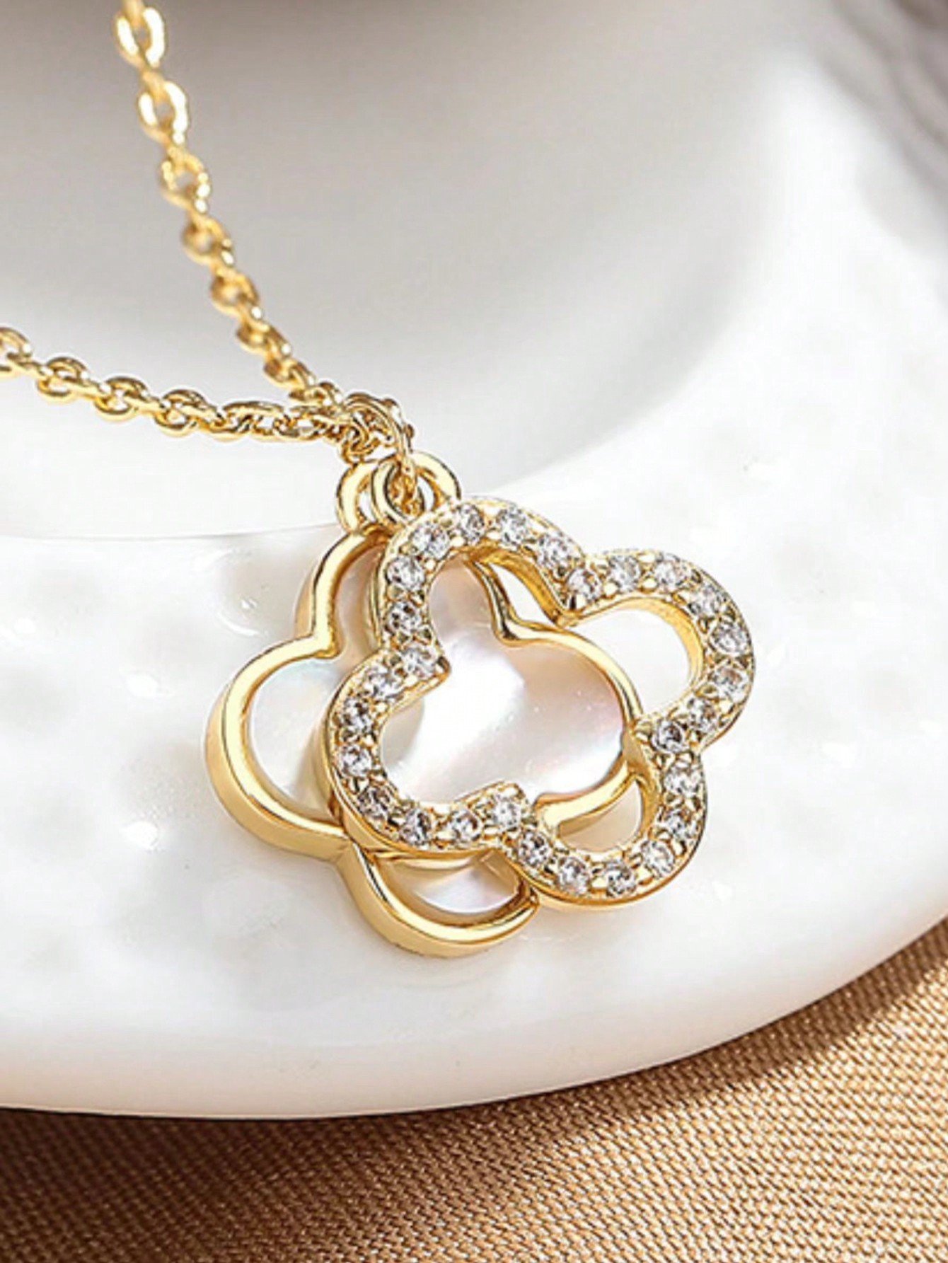 Gold Texture Pendant Necklace
