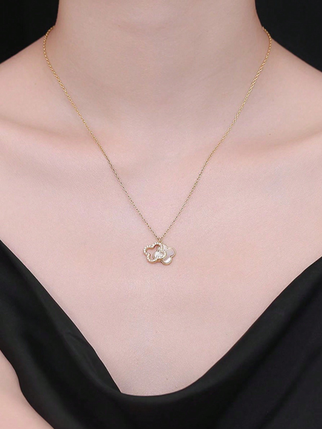 Gold Texture Pendant Necklace