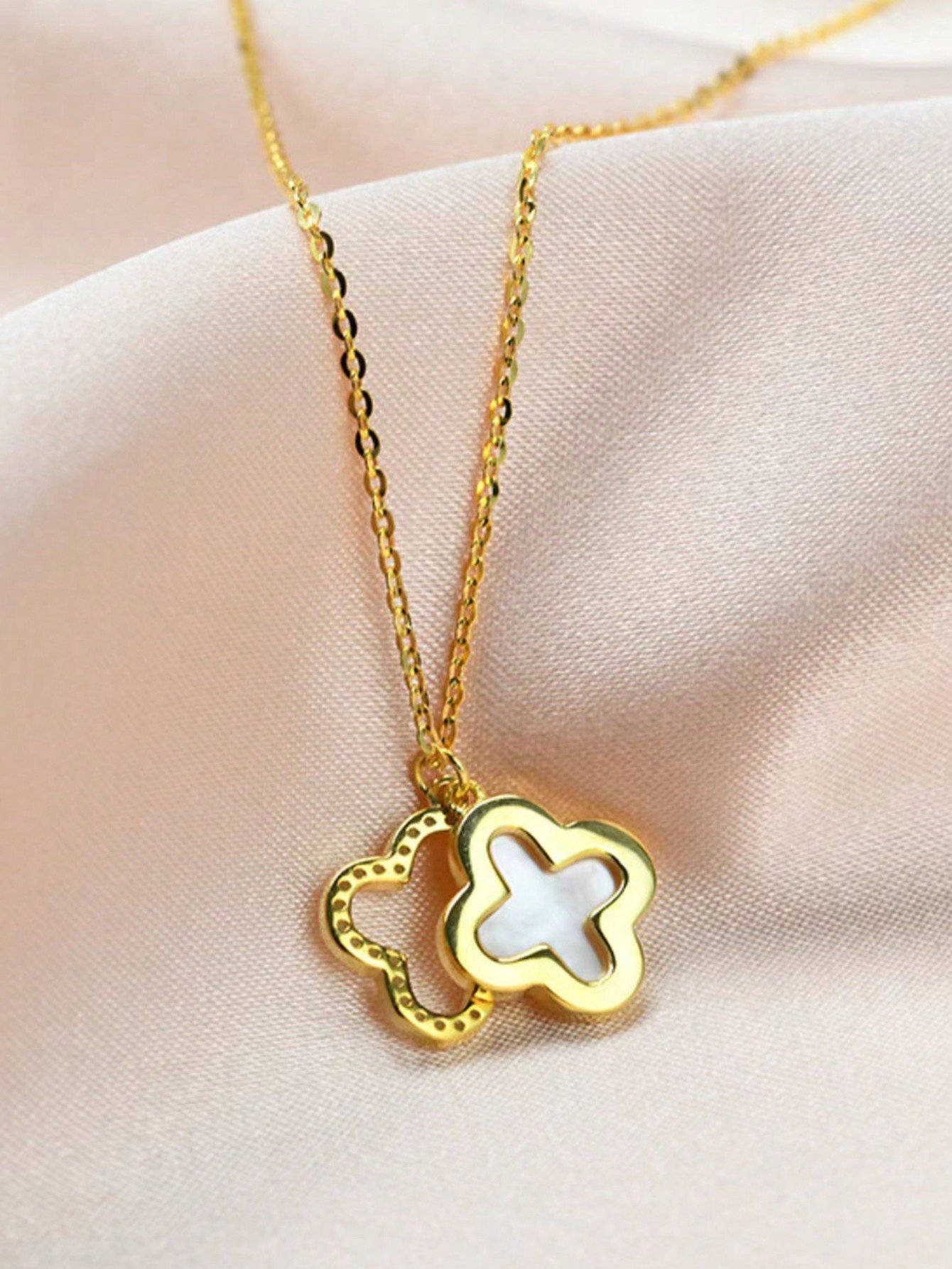 Gold Texture Pendant Necklace