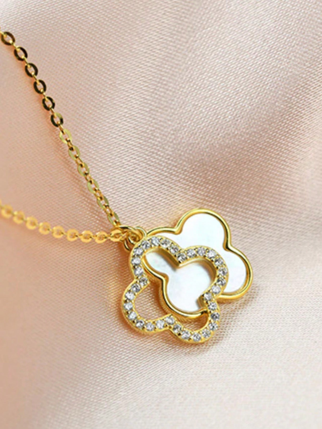 Gold Texture Pendant Necklace