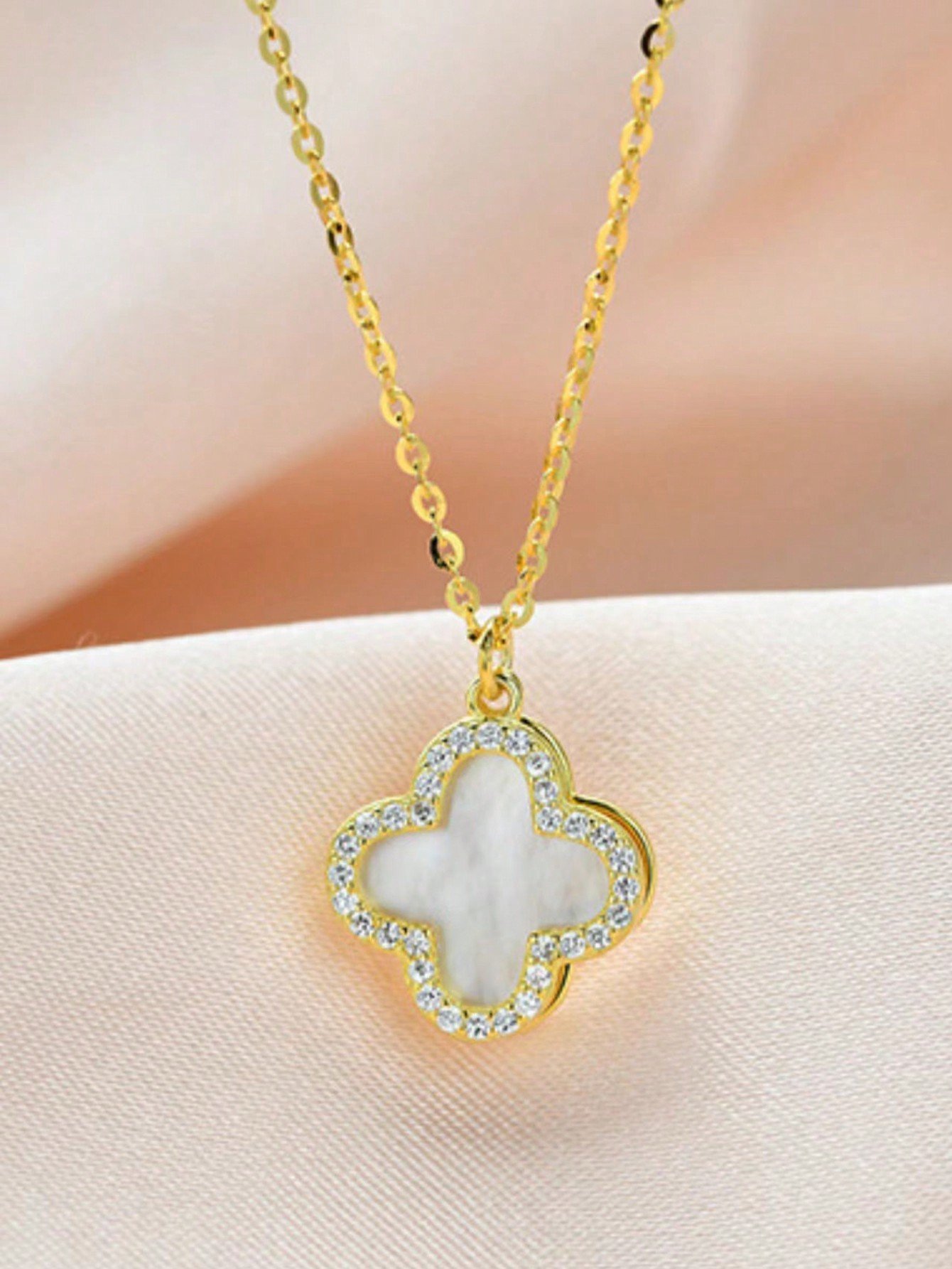 Gold Texture Pendant Necklace