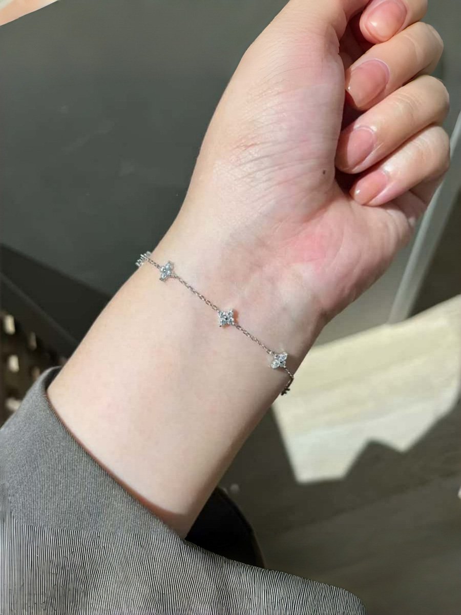 Silver Clover Link Bracelet