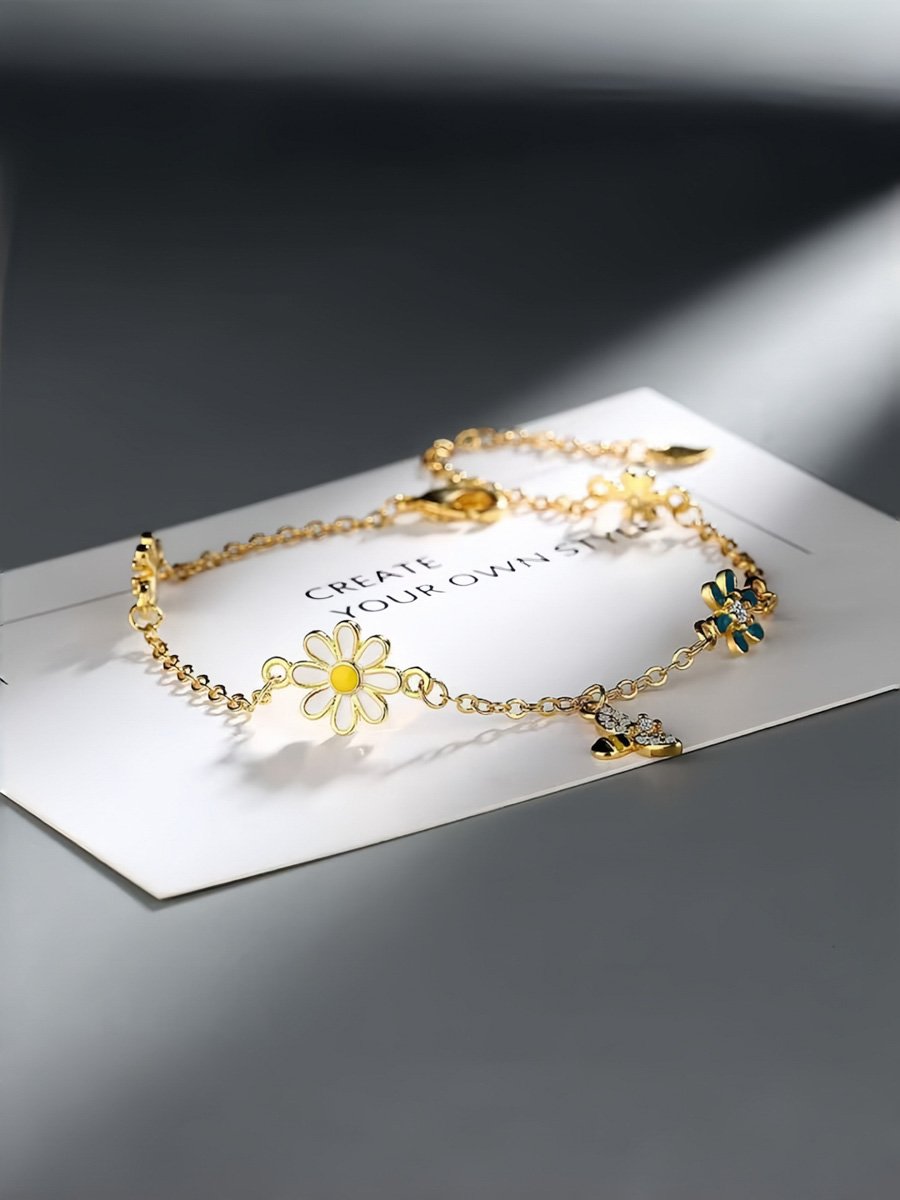 Gold Daisy and Bee Charm Bracelet