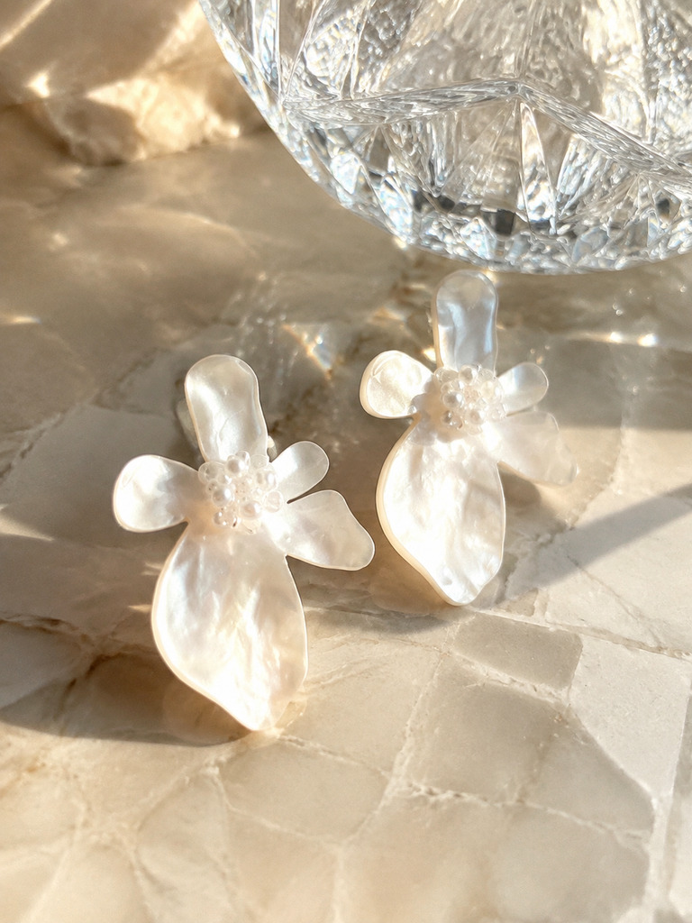 Mother-of-Pearl Floral Earrings