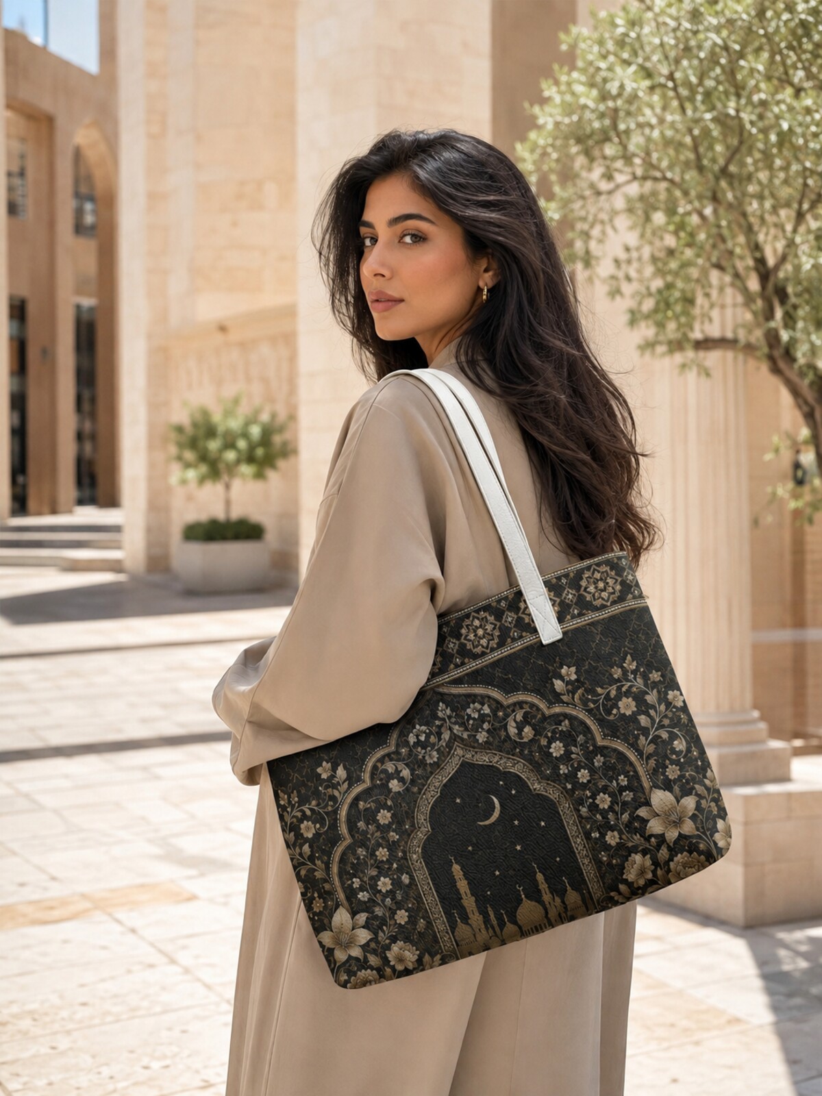 حقيبة توت مطبوعة سوداء