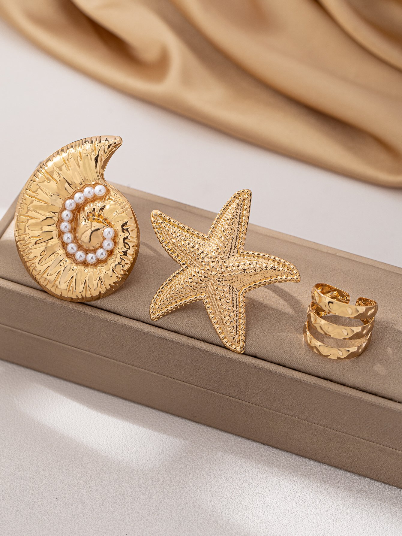 Gold Seashell Starfish Ring Set