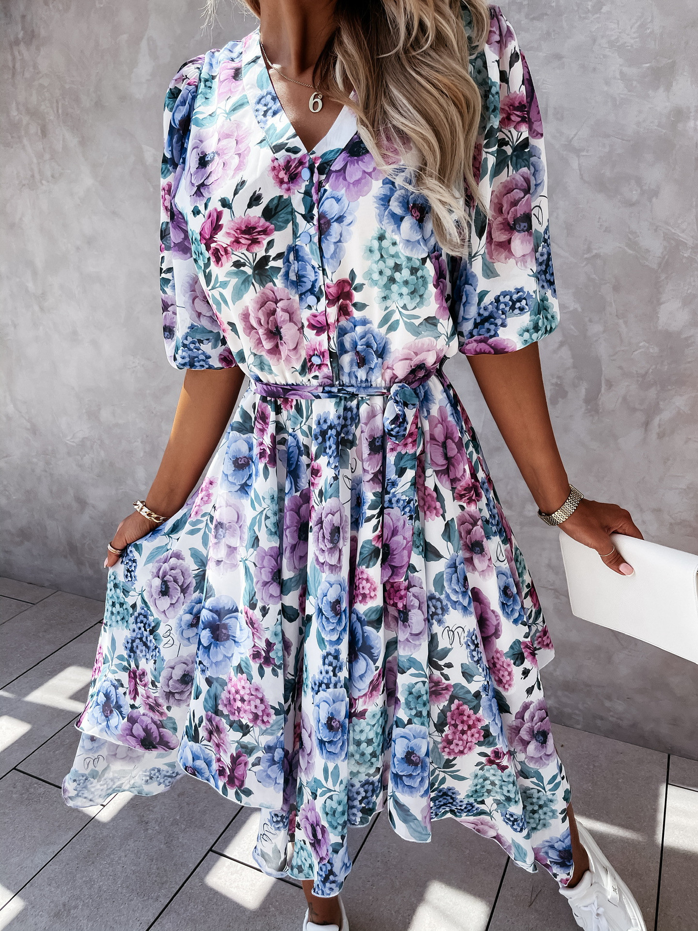 فستان ميدي بأكمام قصيرة وطبعة زهور