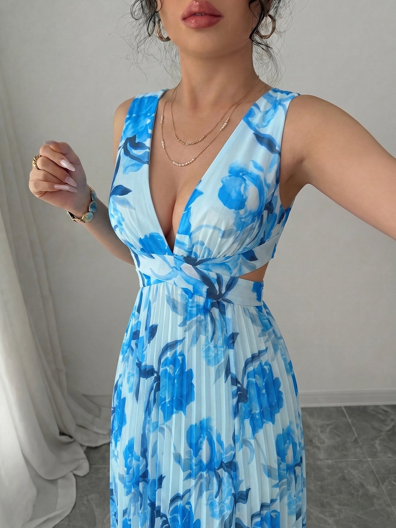 Blue Floral Print Sleeveless Maxi Dress