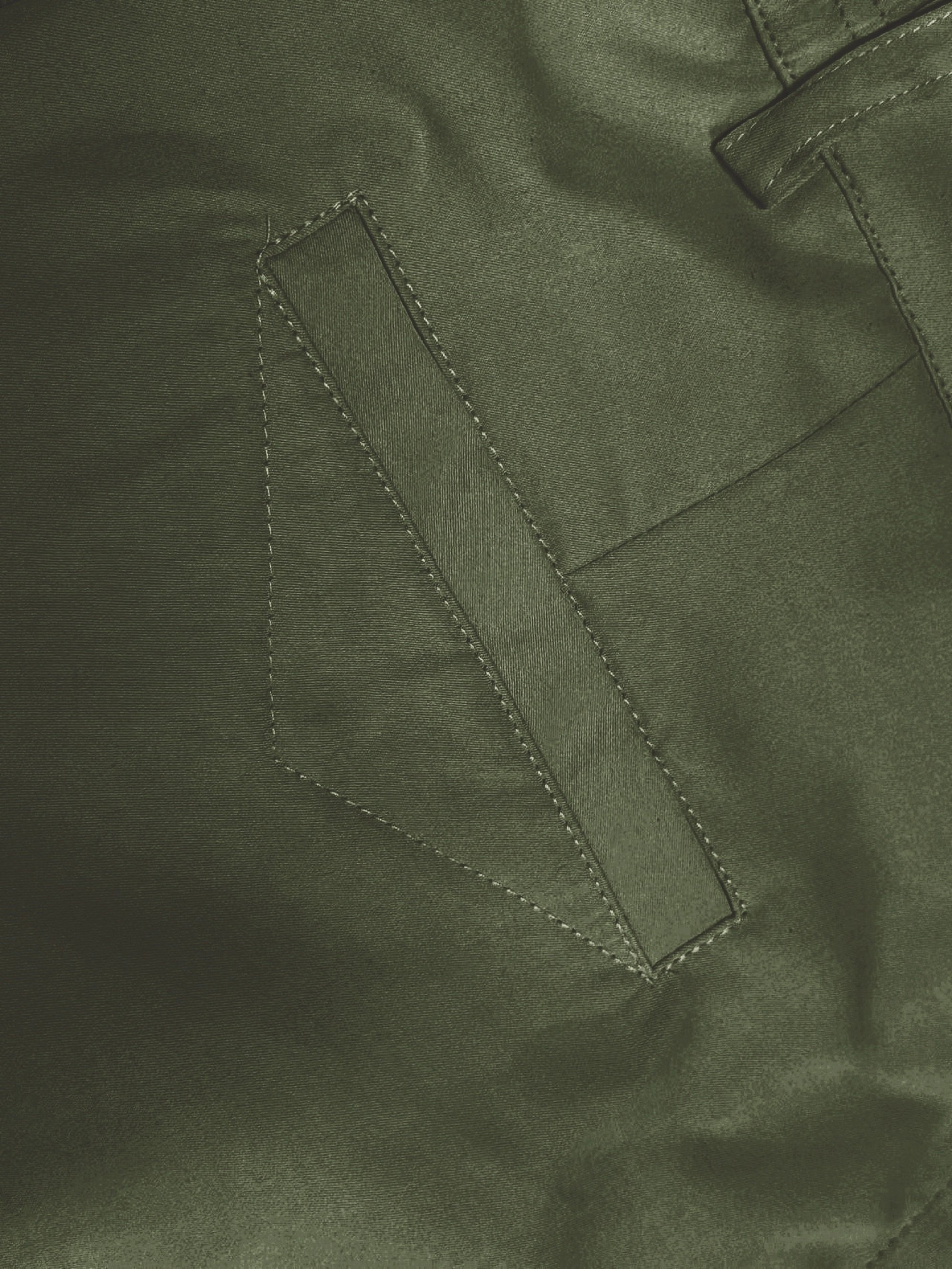 Green Solid Pocket Detail Casual Shorts