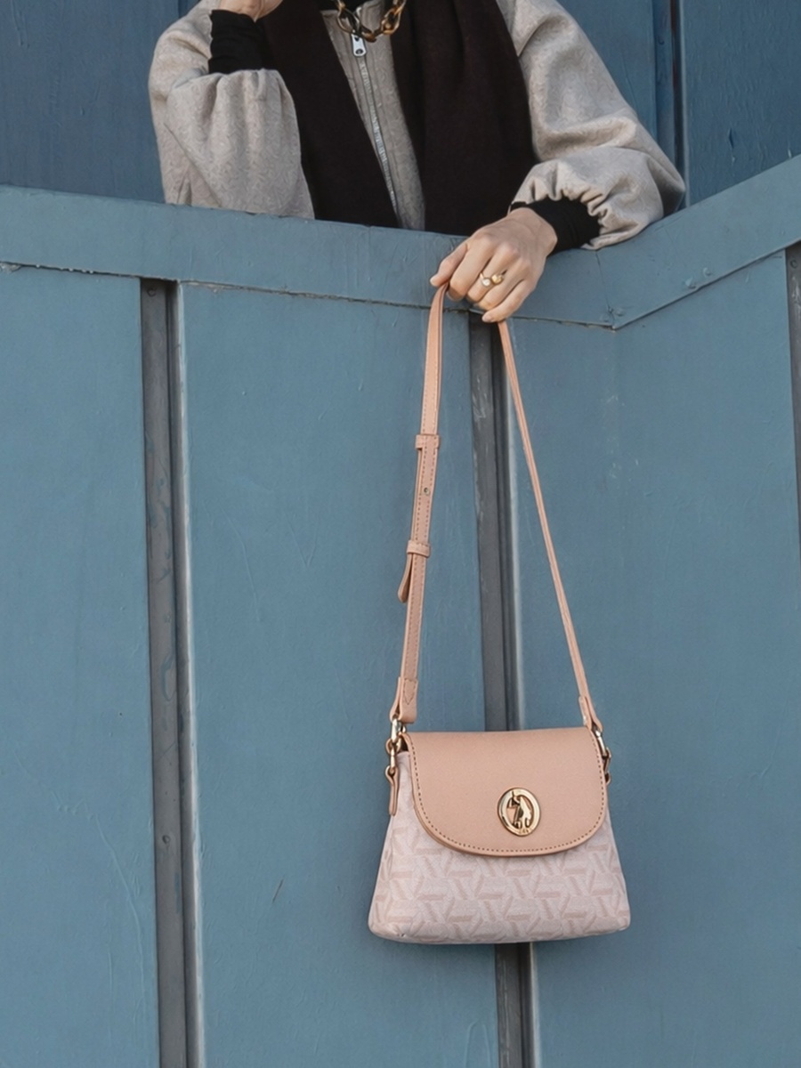 Aspen Signature Crossbody Bag | US6543