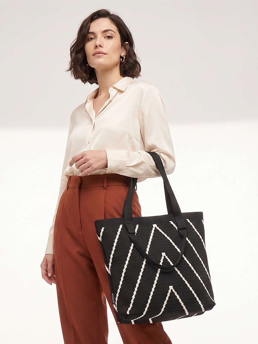 Chevron Print Tote Bag with Zip Closure