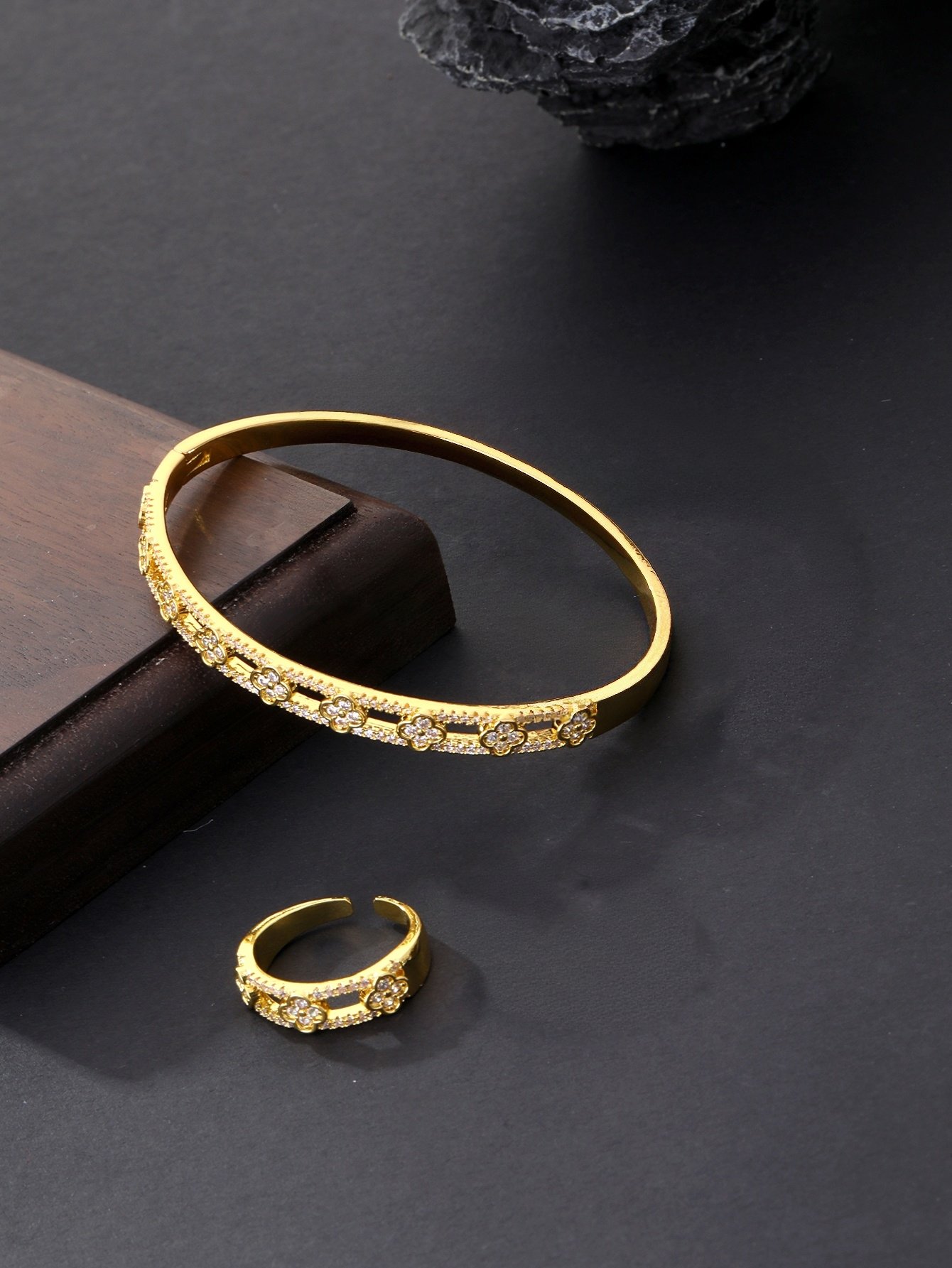 Gold Self Design Bangle