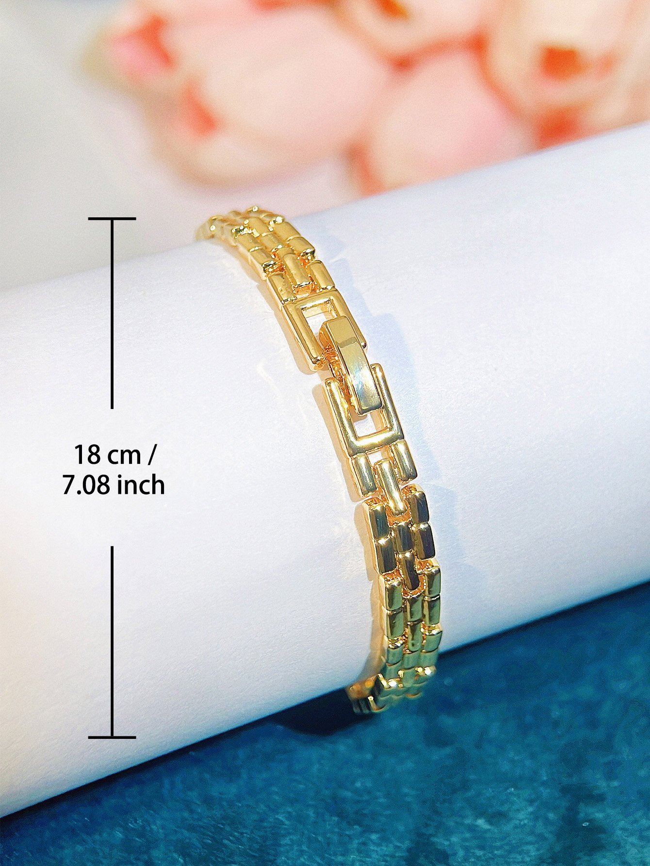 Gold Link Bracelet with Zirconia Hearts