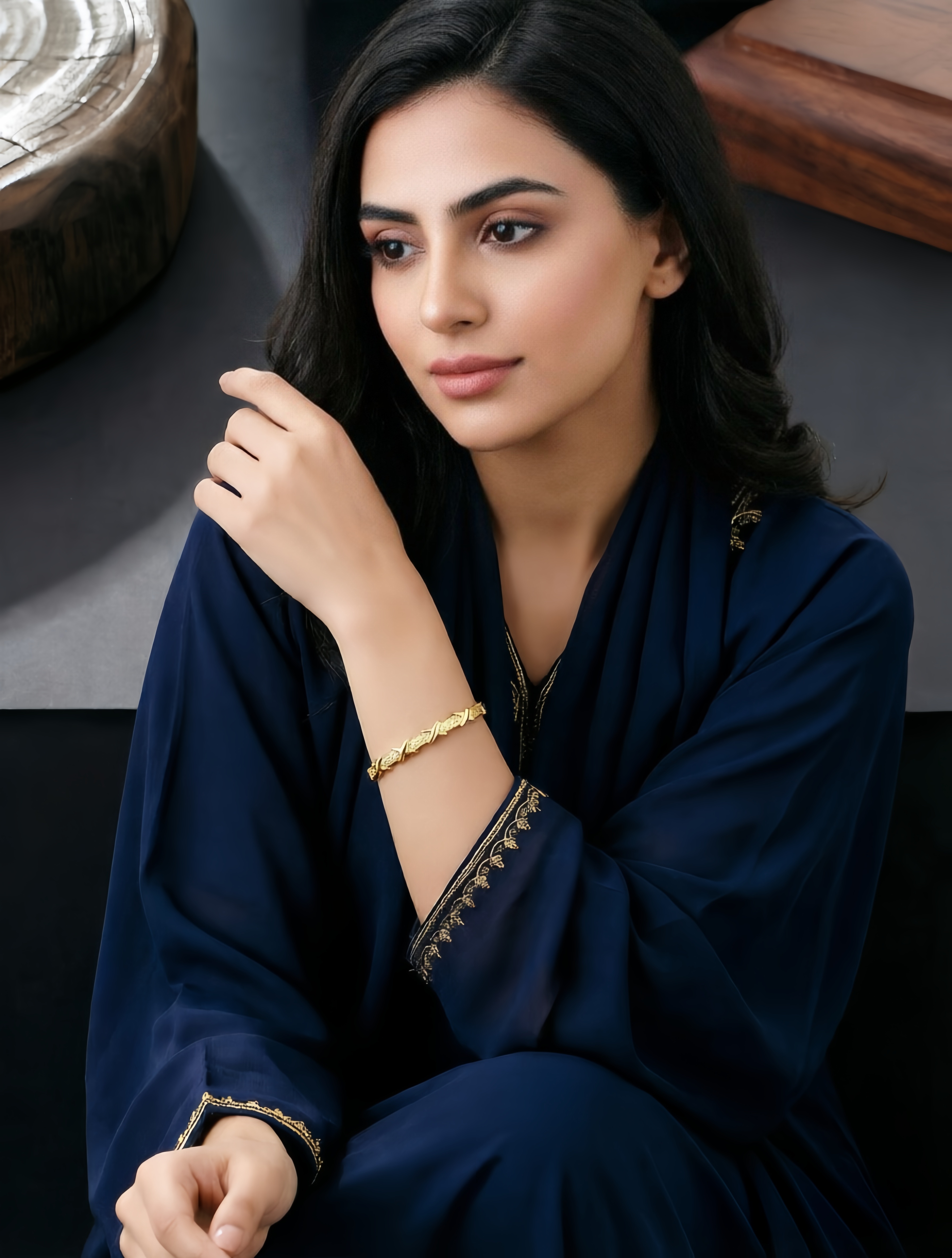 Gold Texture Bangle-Style Bracelet