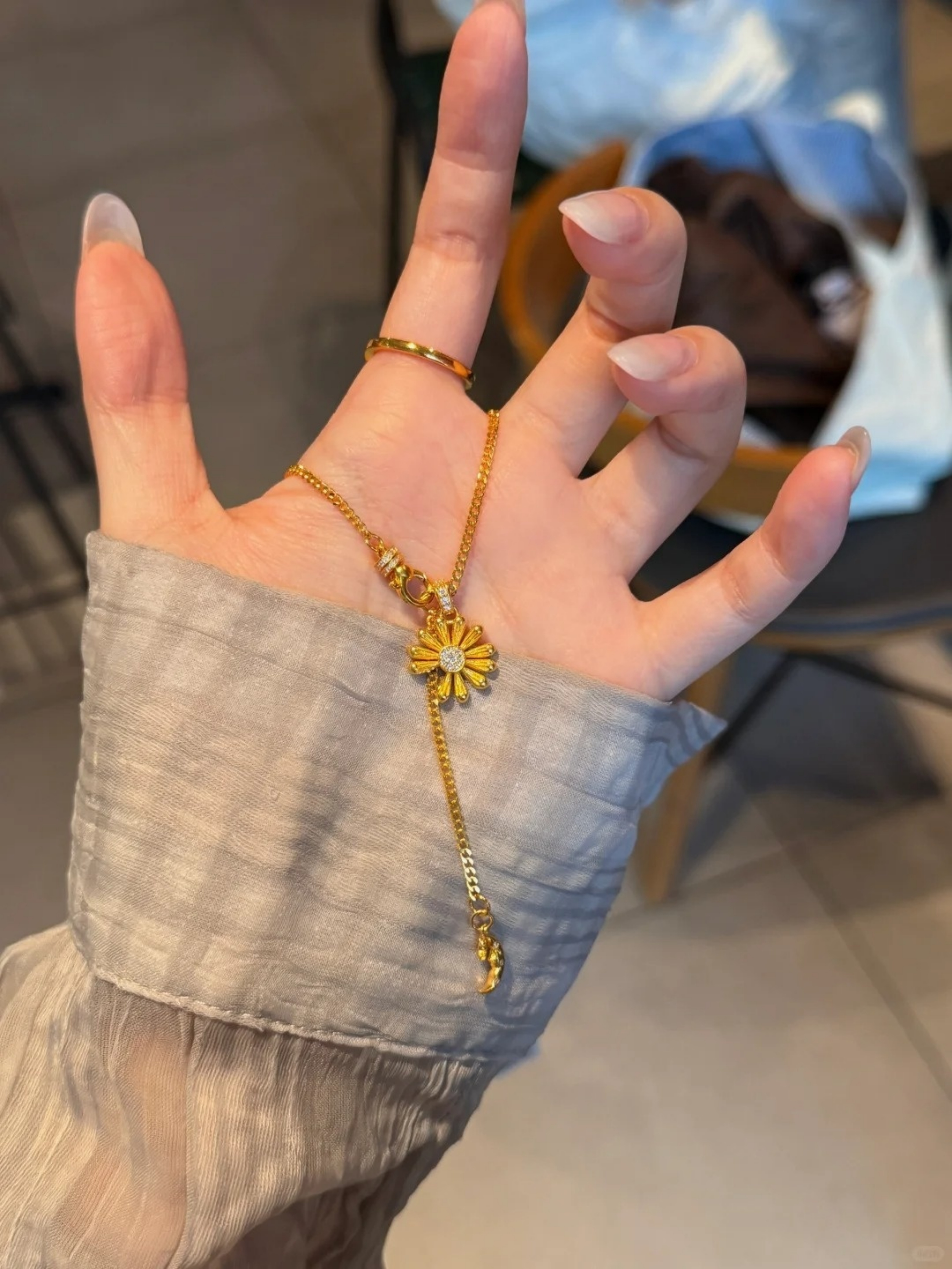 قلادة ذهبية سادة بدلاية