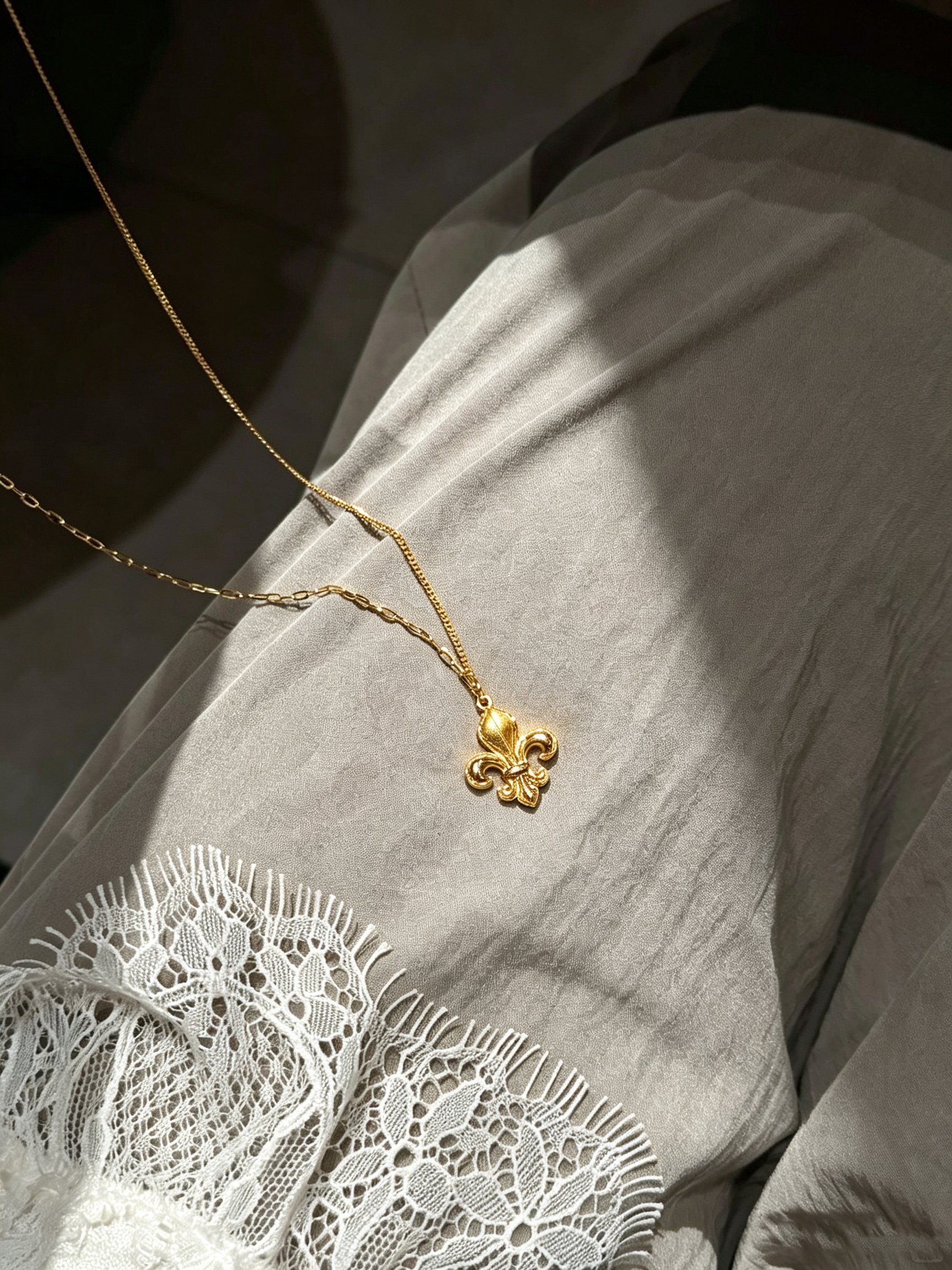 Gold Solid Pendant Necklace