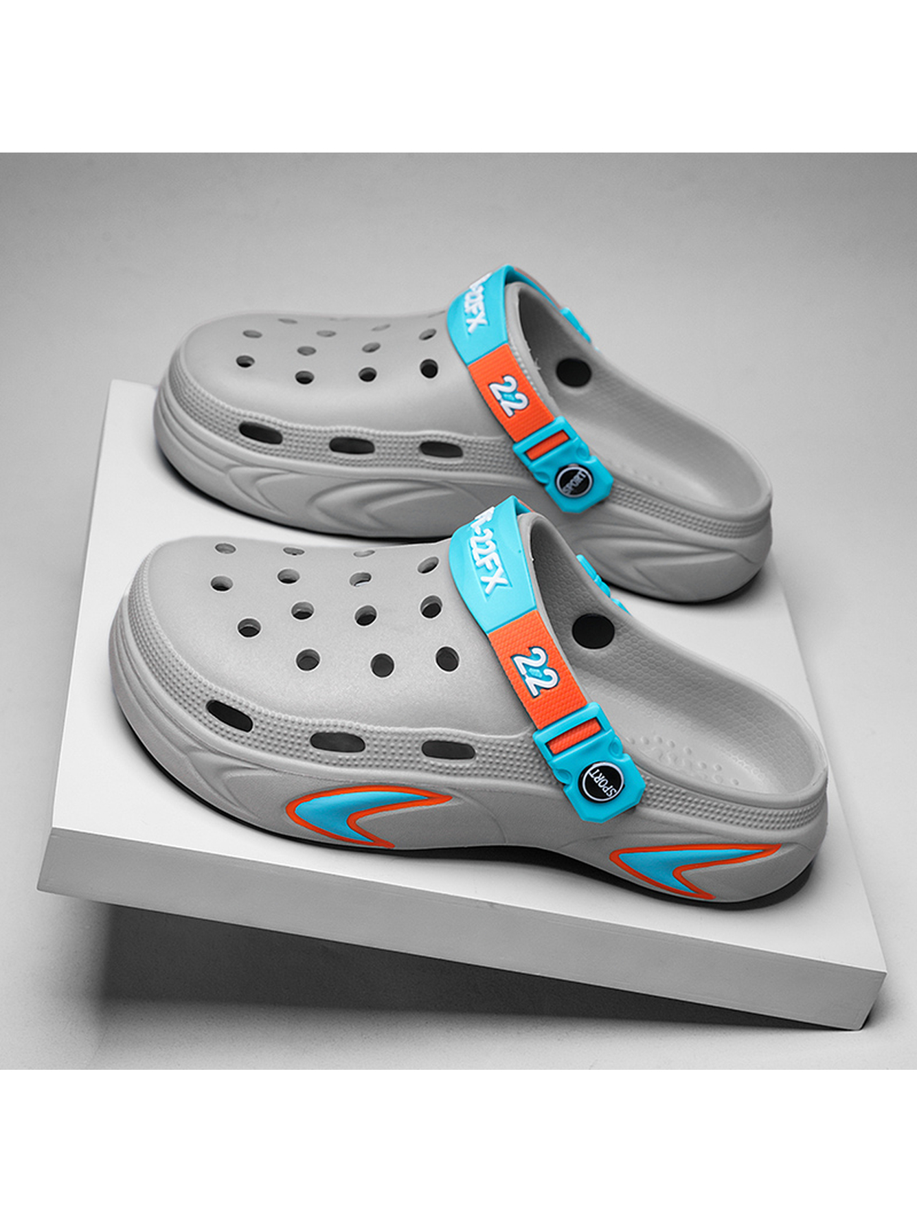 Men Grey Plain Clogs