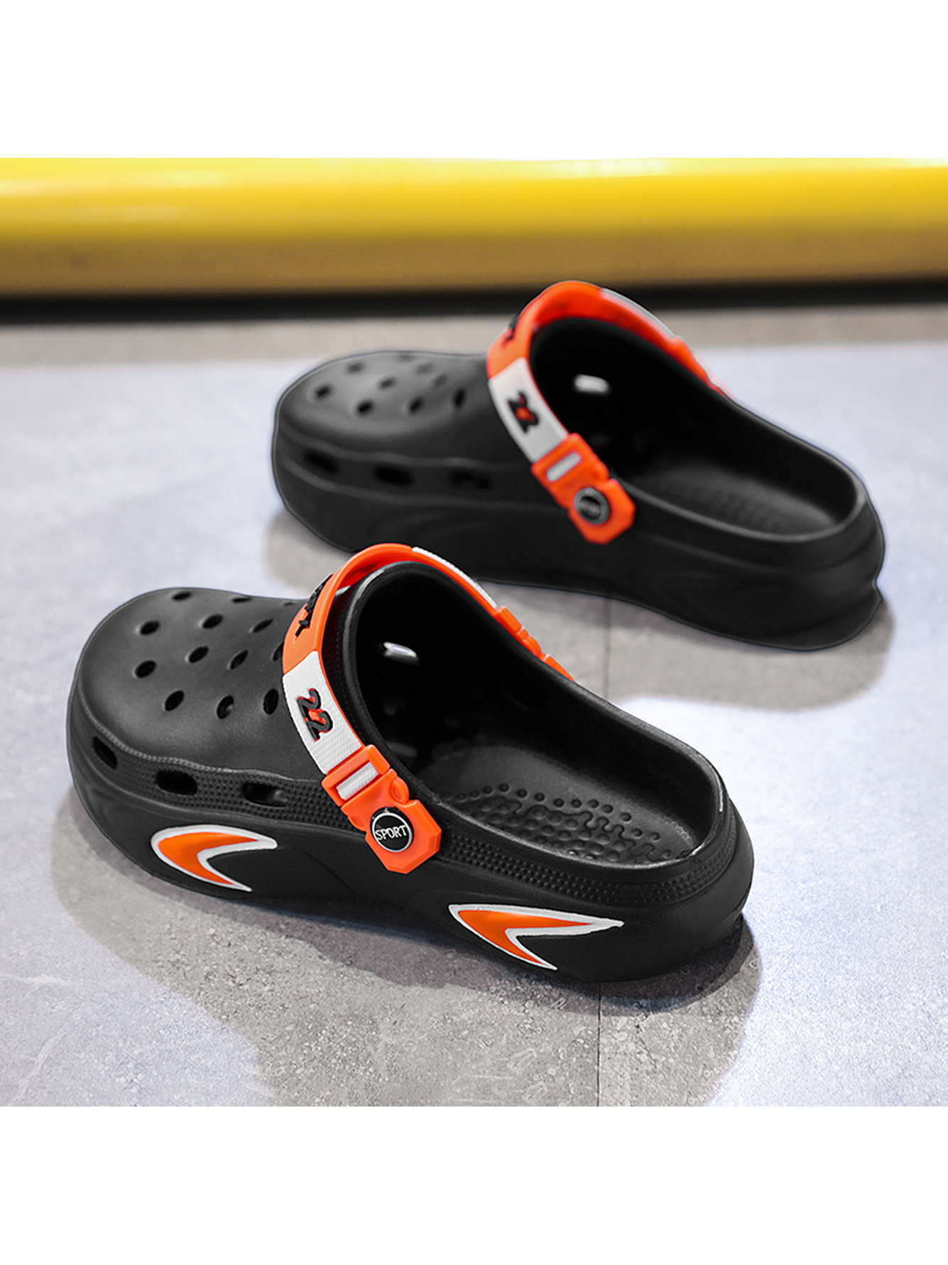 Men Black Sport Plain Clogs