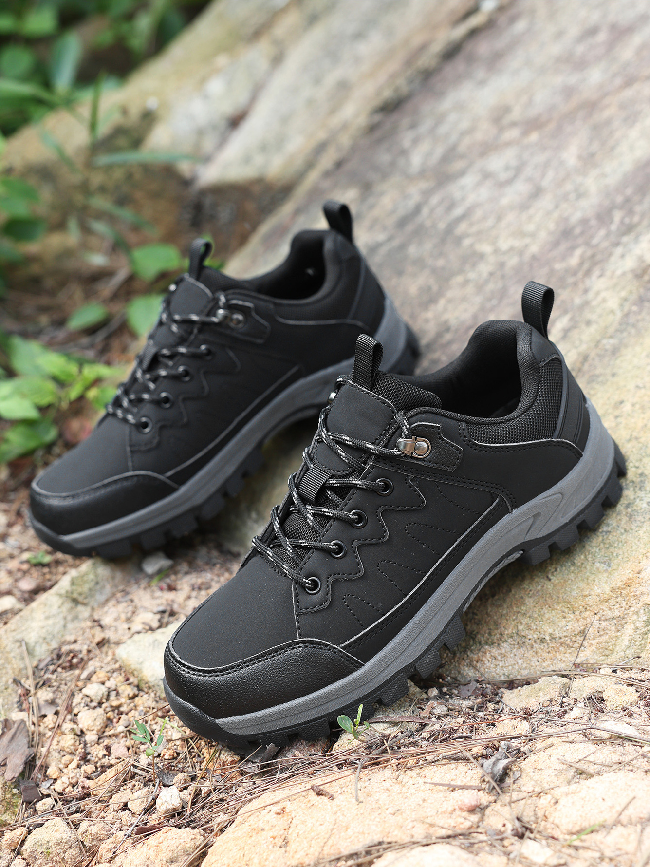 Men Black Outdoor Hiking Sneakers