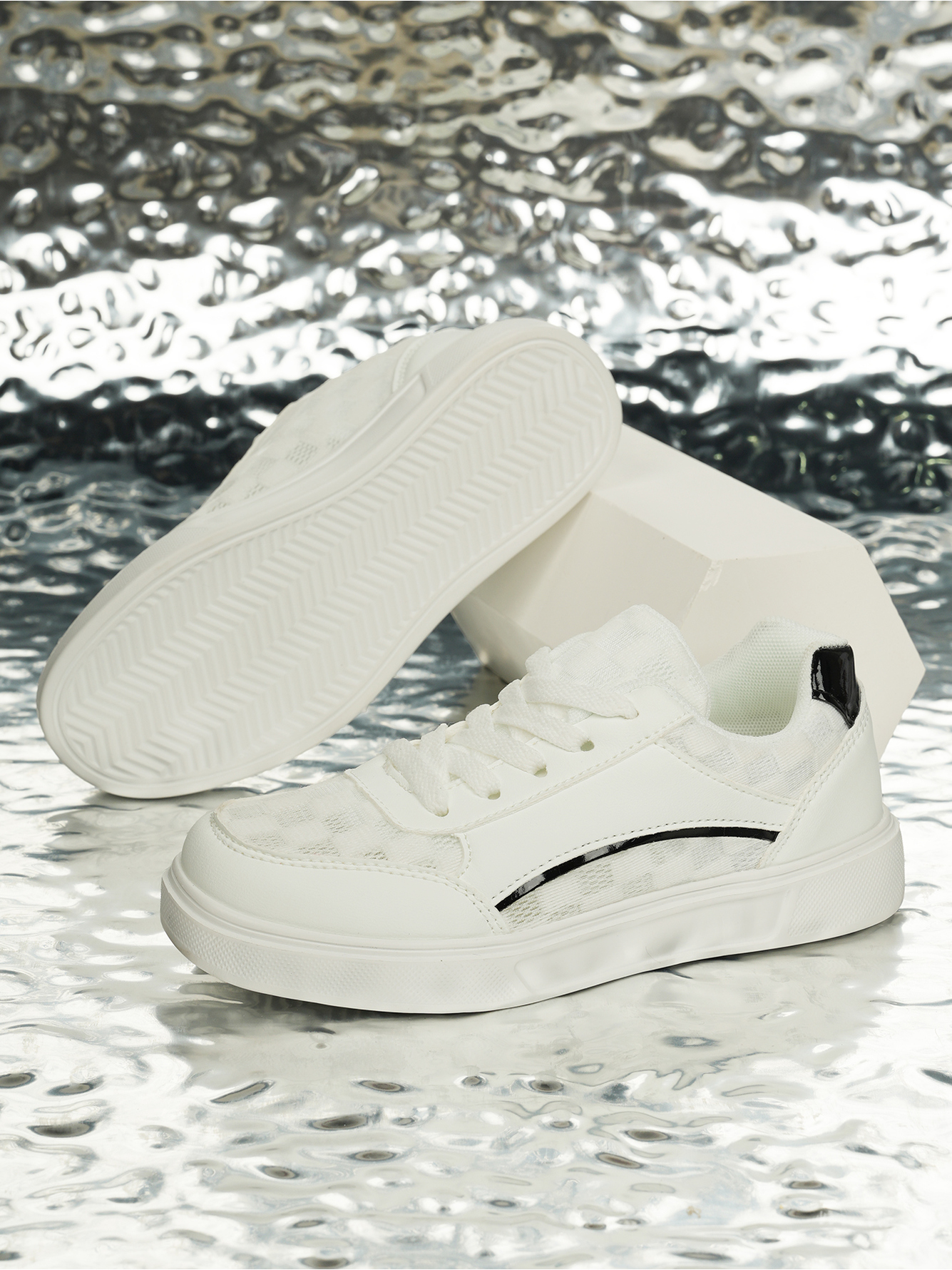 Men White Mesh Casual Sneakers