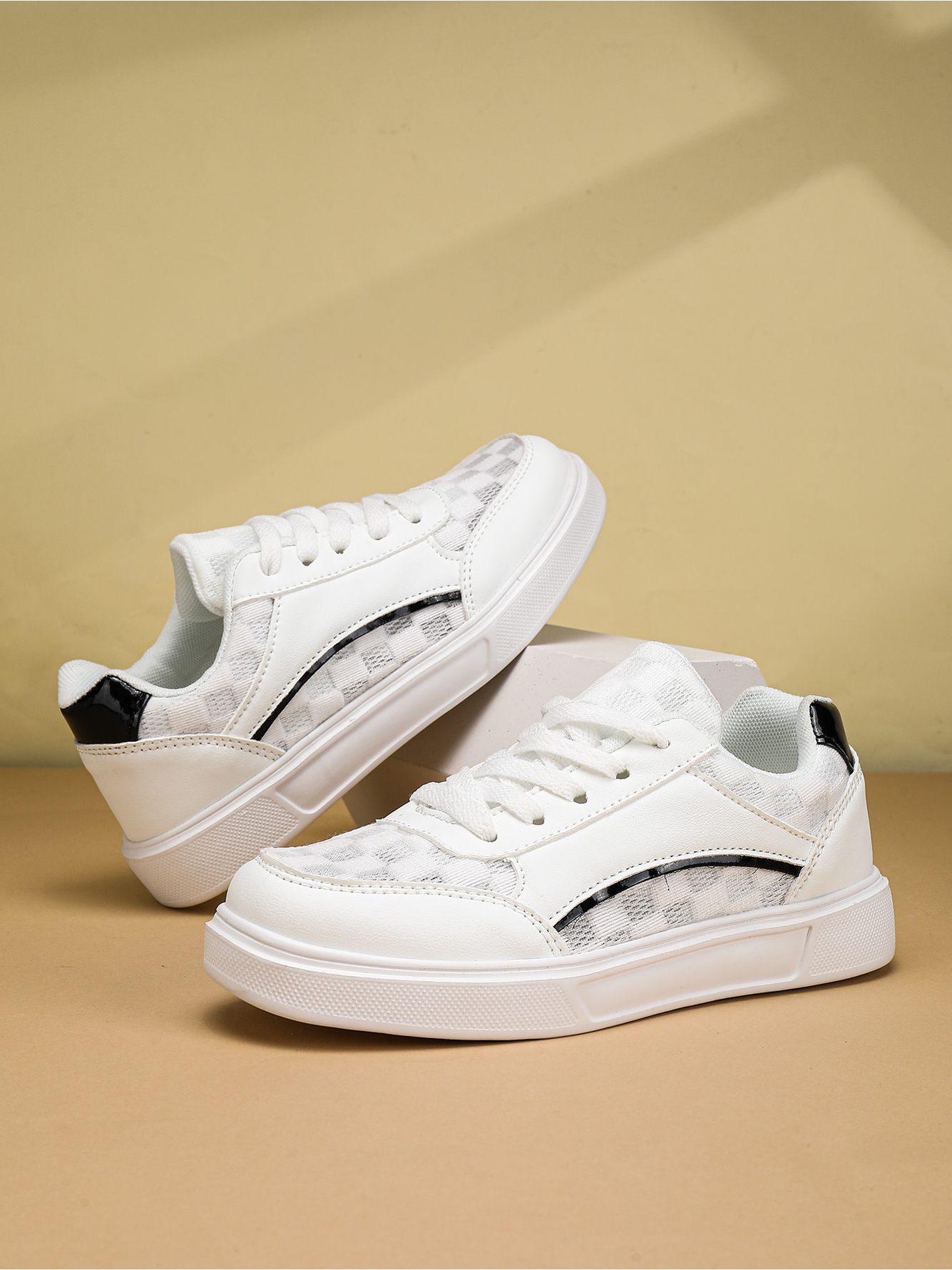 Men White Mesh Casual Sneakers