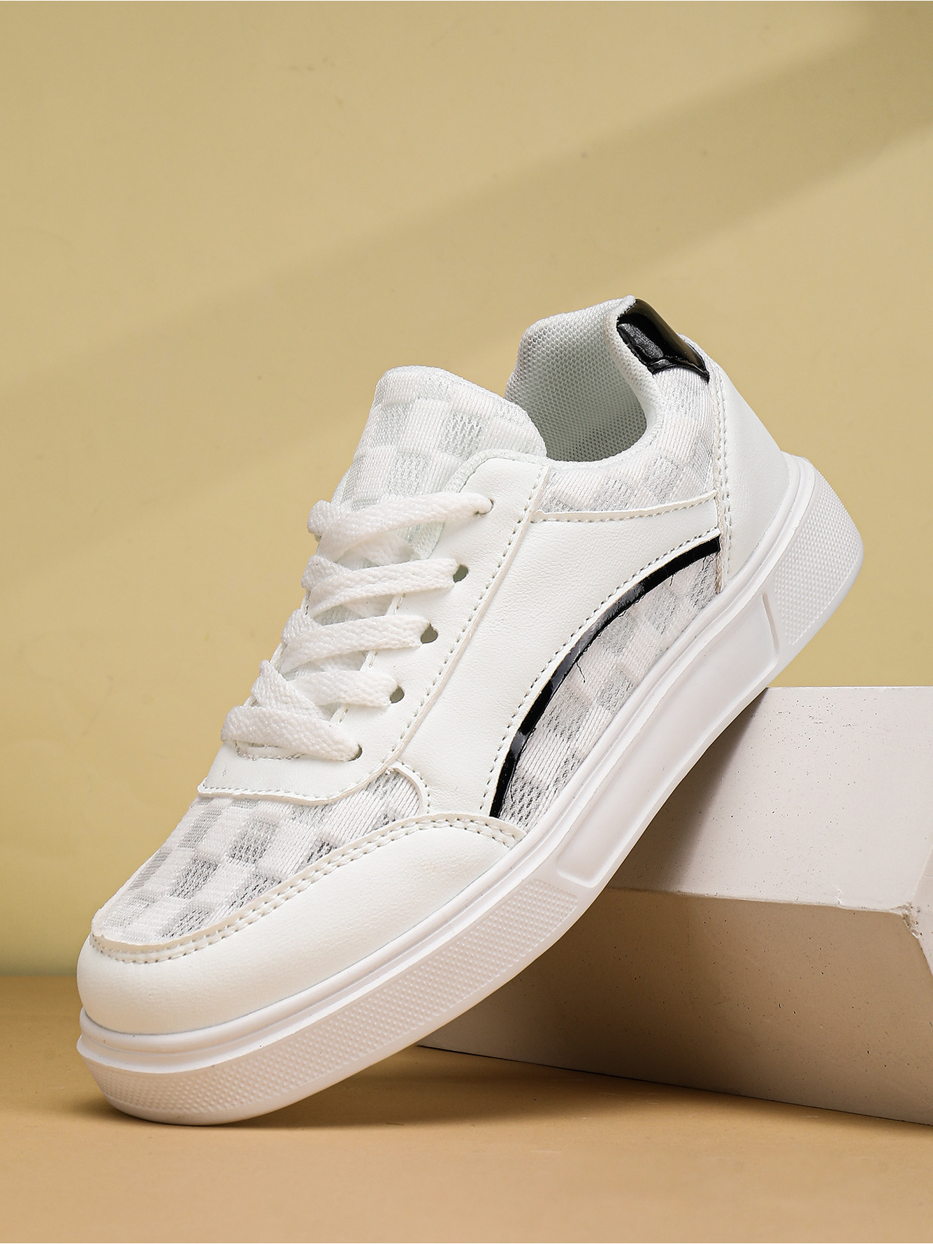 Men White Mesh Casual Sneakers