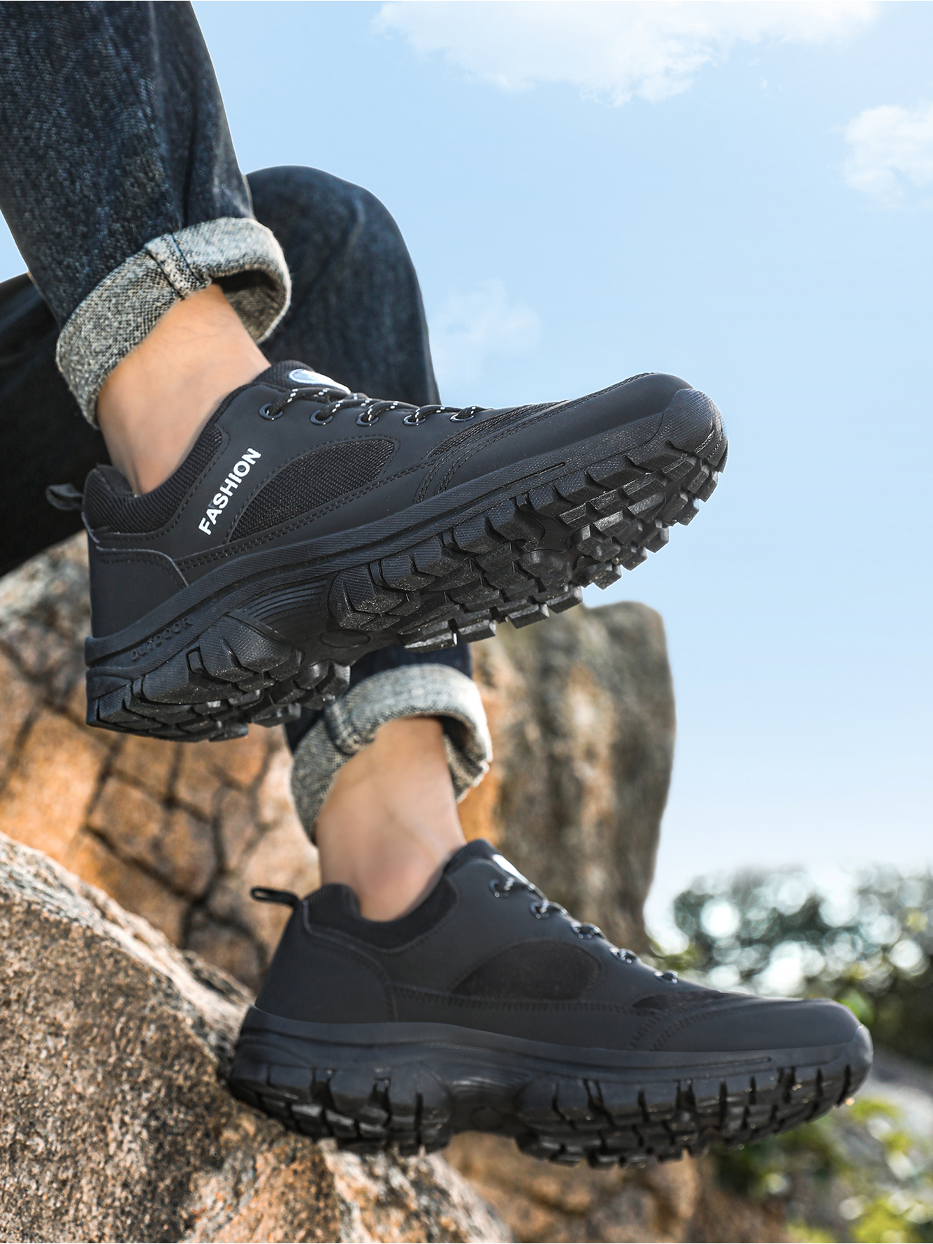 Men Black Outdoor Trail Sneakers