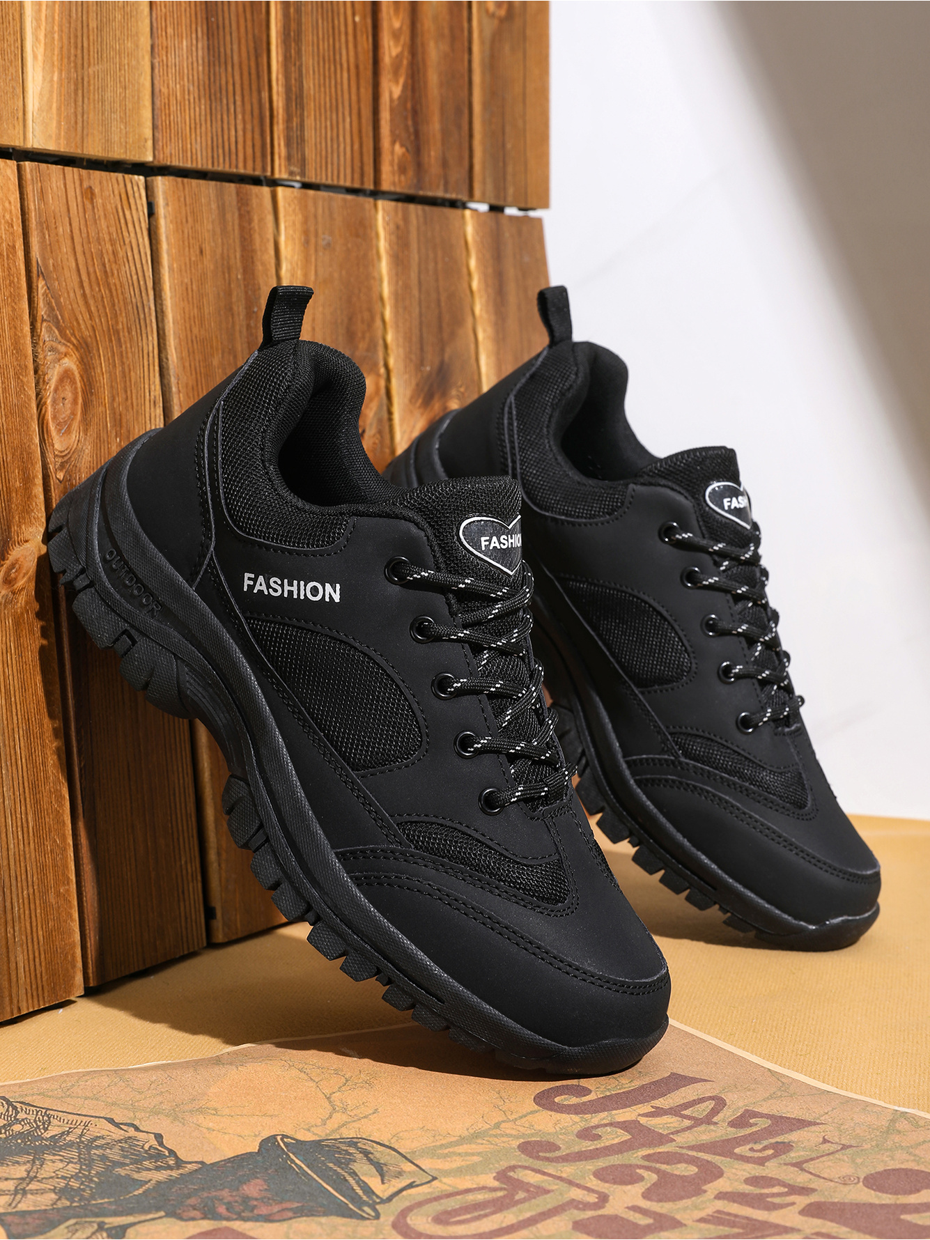 Men Black Outdoor Trail Sneakers