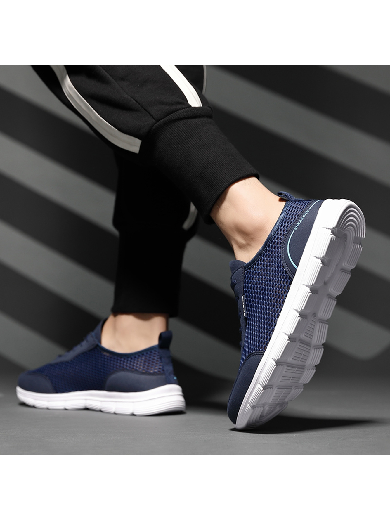 Men Breathable Mesh Sports Shoes