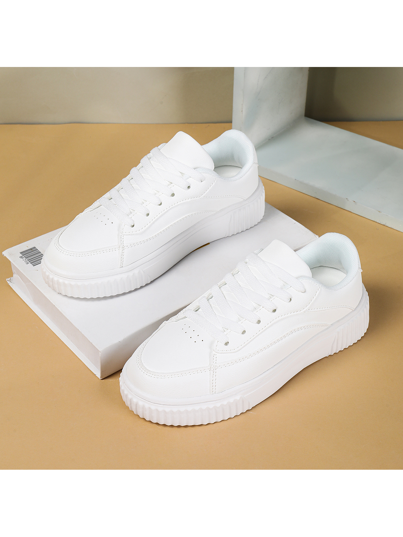 Men White Sporty Casual Sneakers