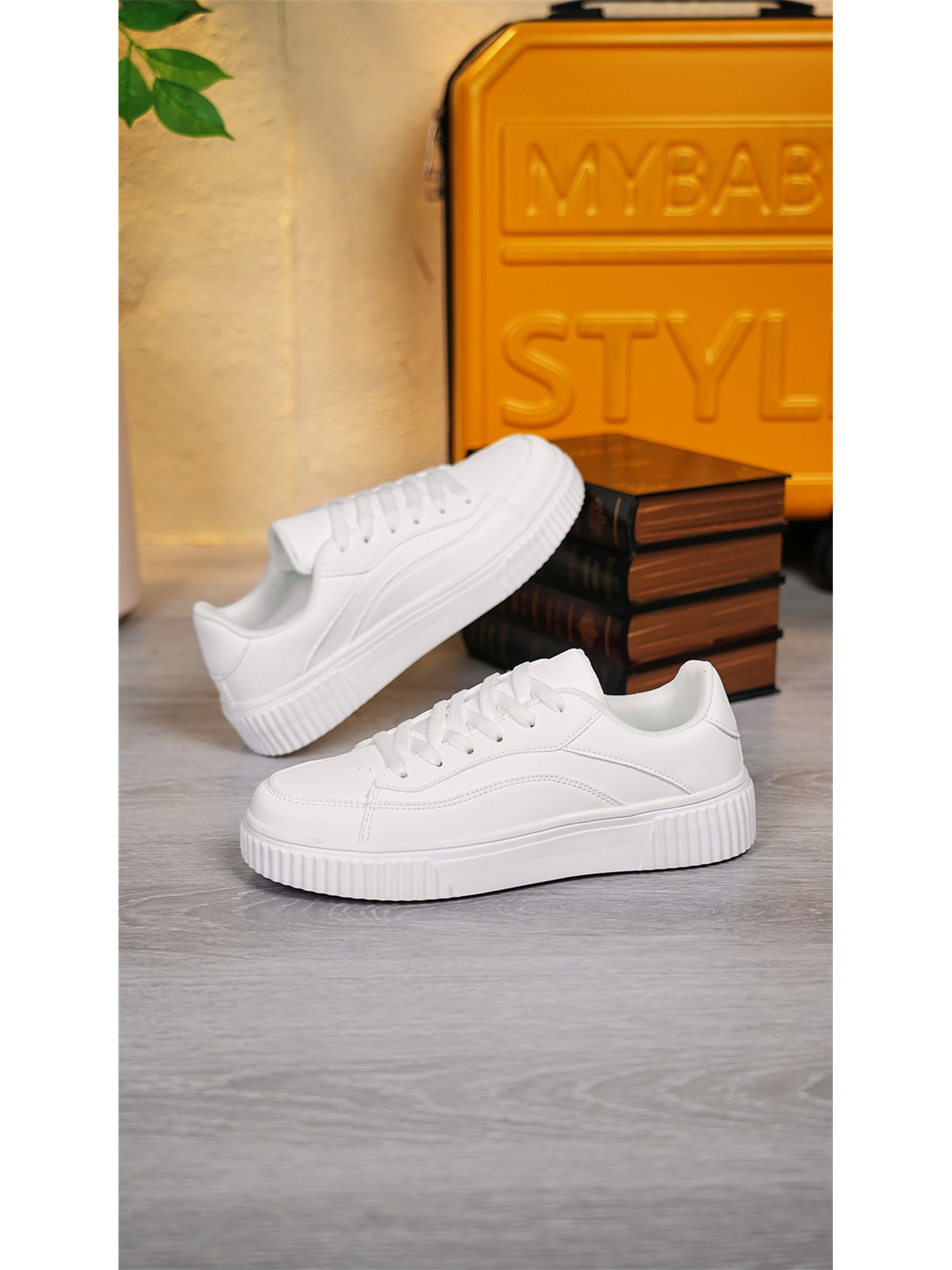 Men White Sporty Casual Sneakers