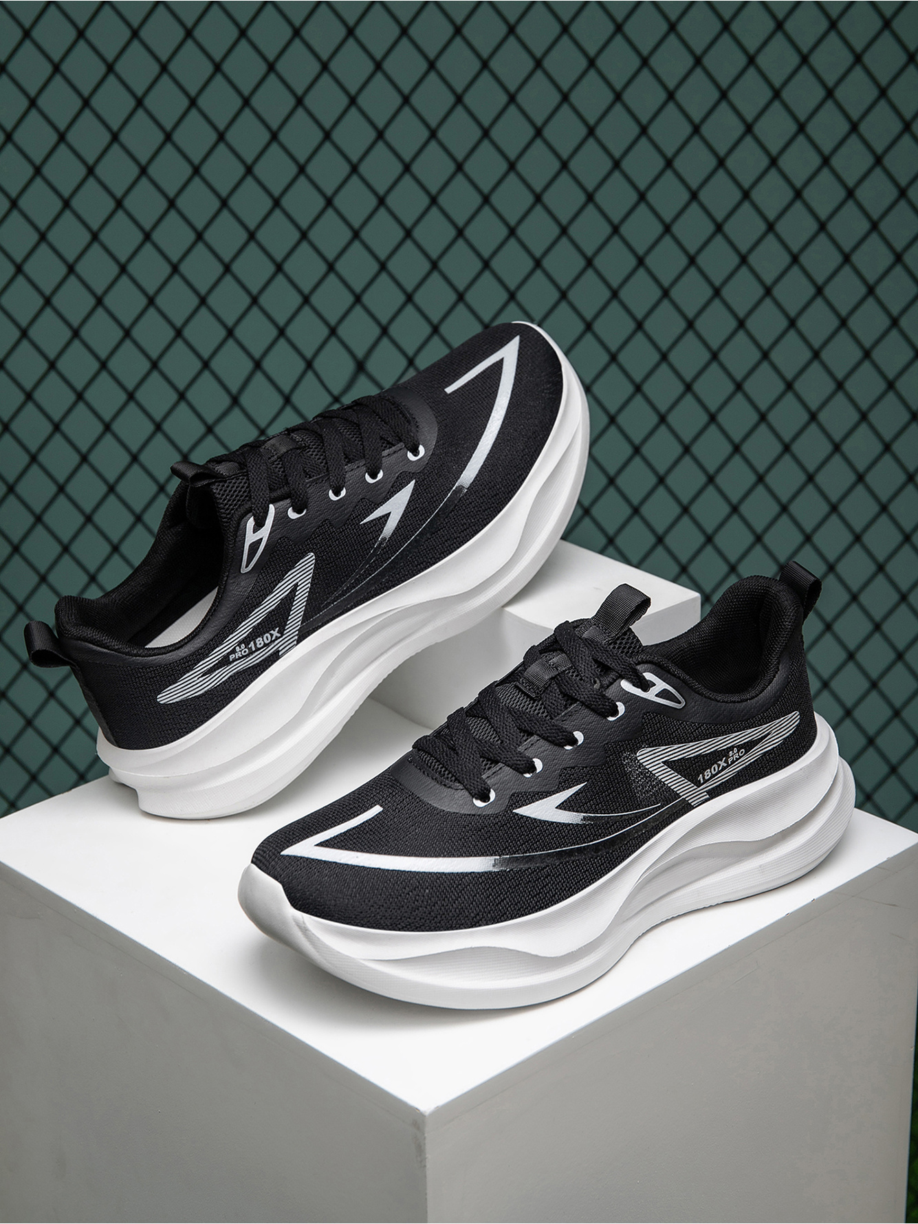 Men Black Lightweight Running Shoes