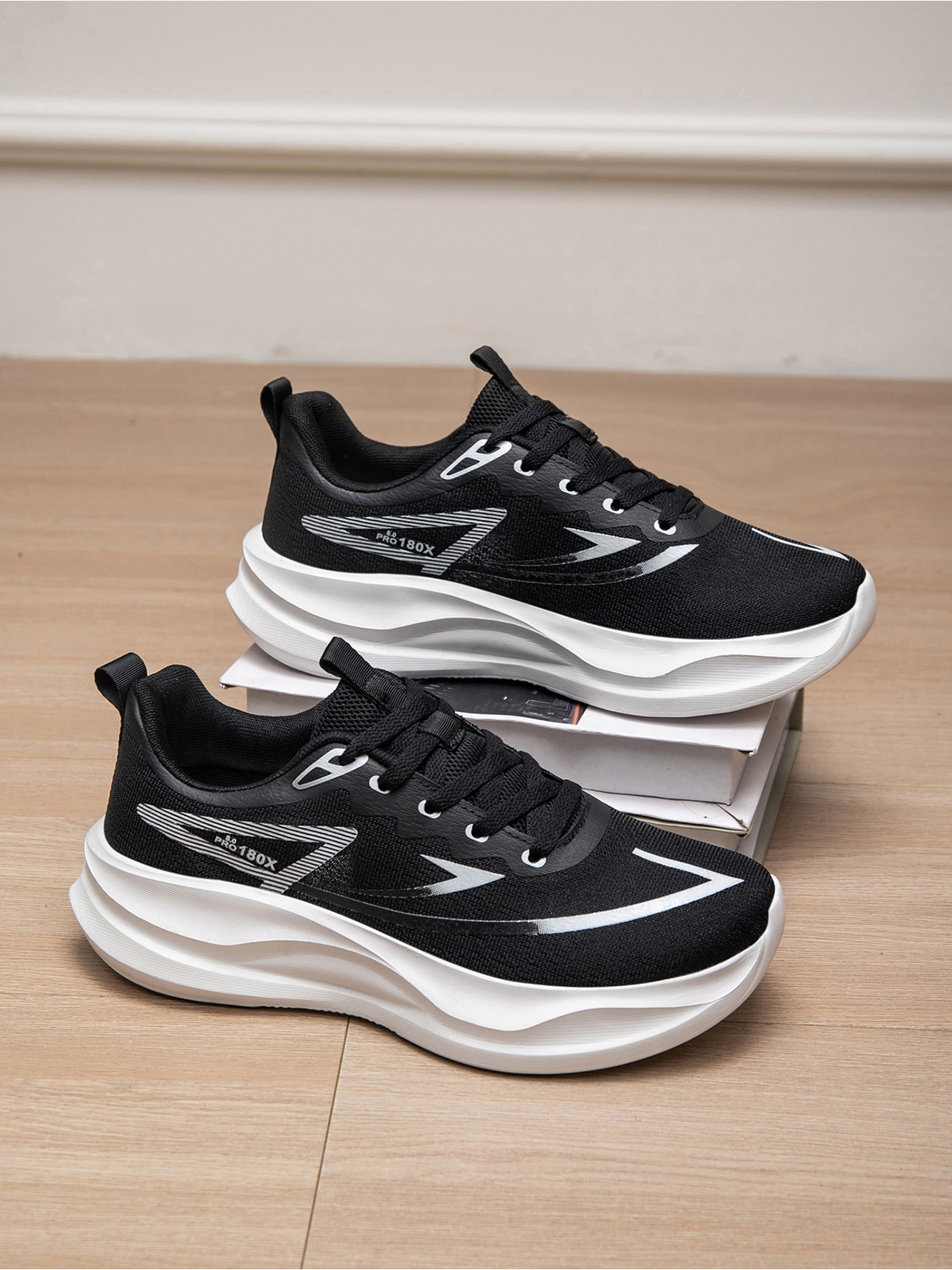 Men Black Lightweight Running Shoes