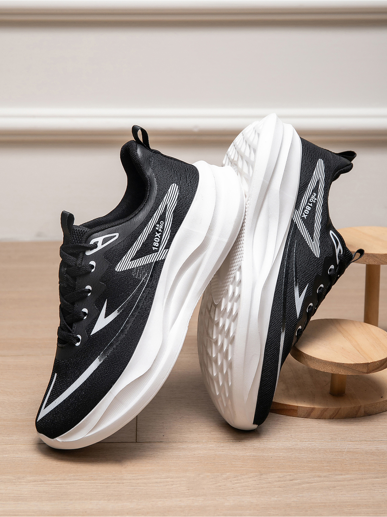 Men Black Lightweight Running Shoes