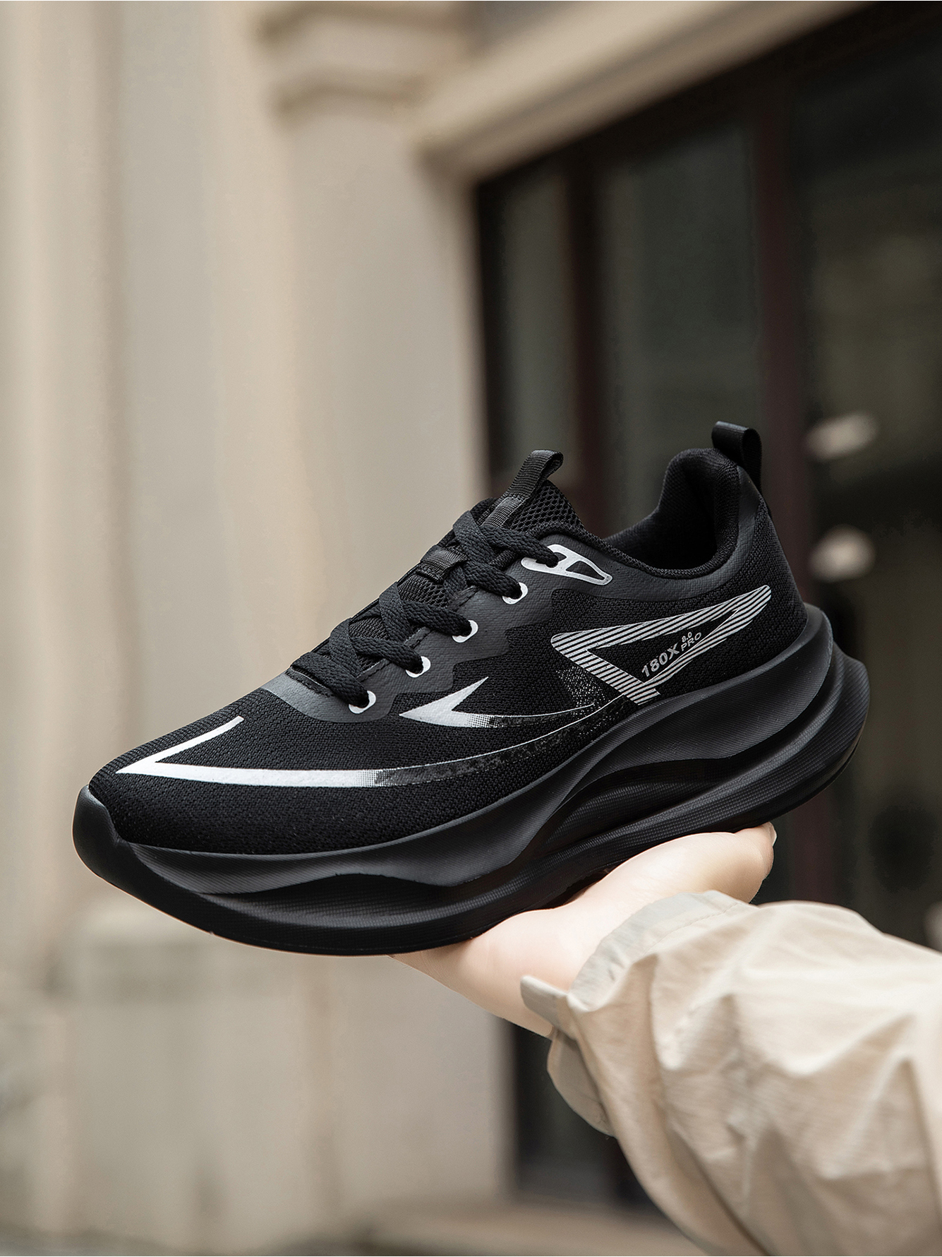 Men Black Lightweight Running Shoes