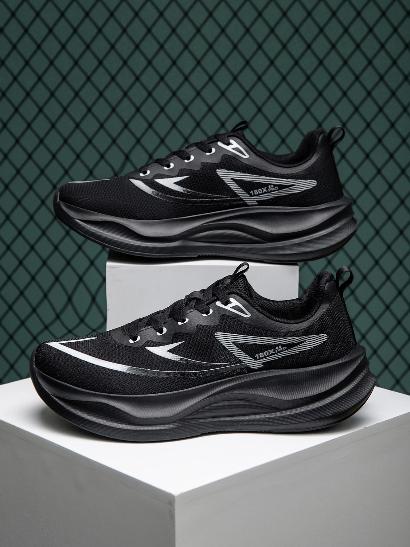 Men Black Lightweight Running Shoes
