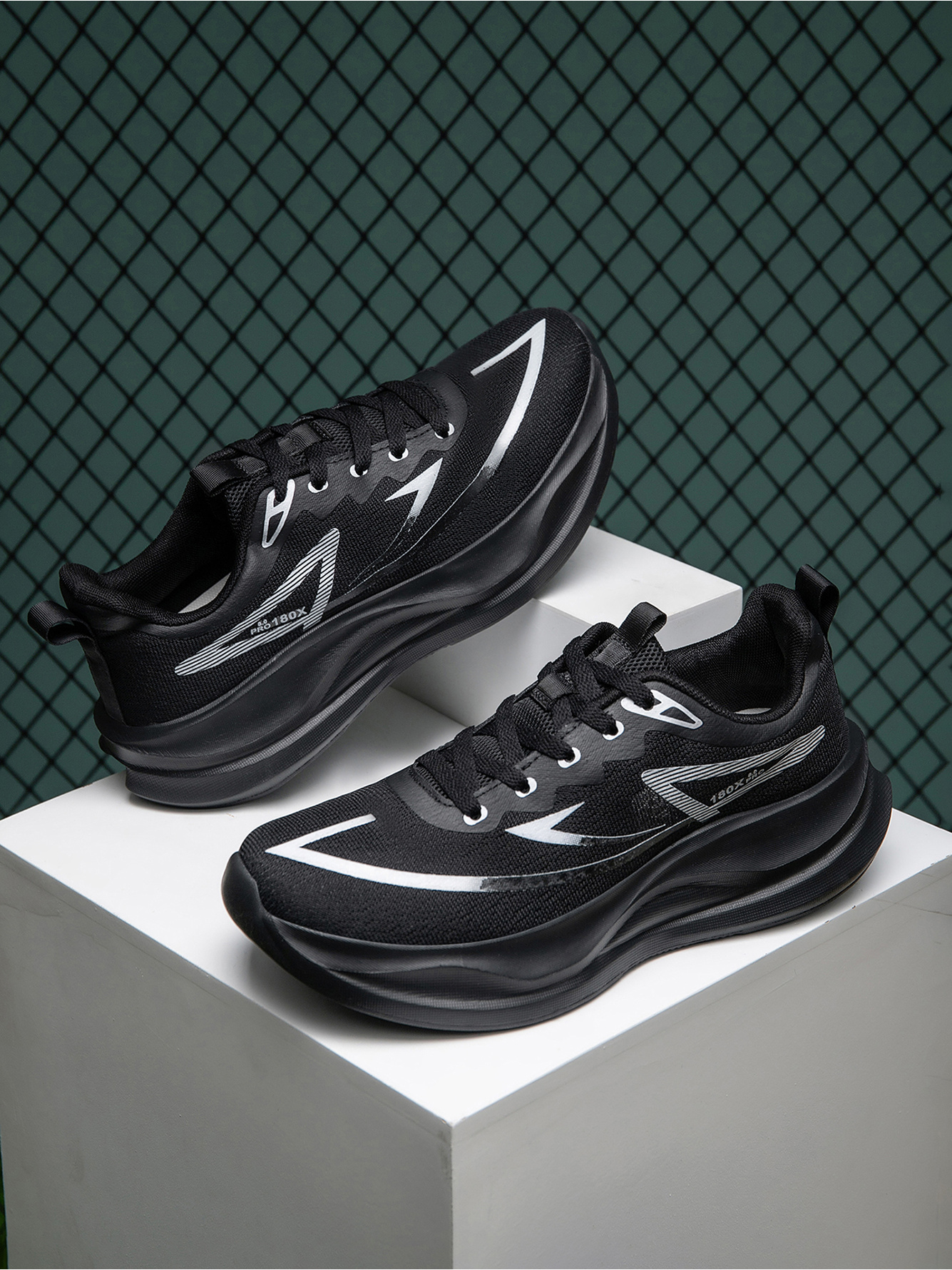 Men Black Lightweight Running Shoes