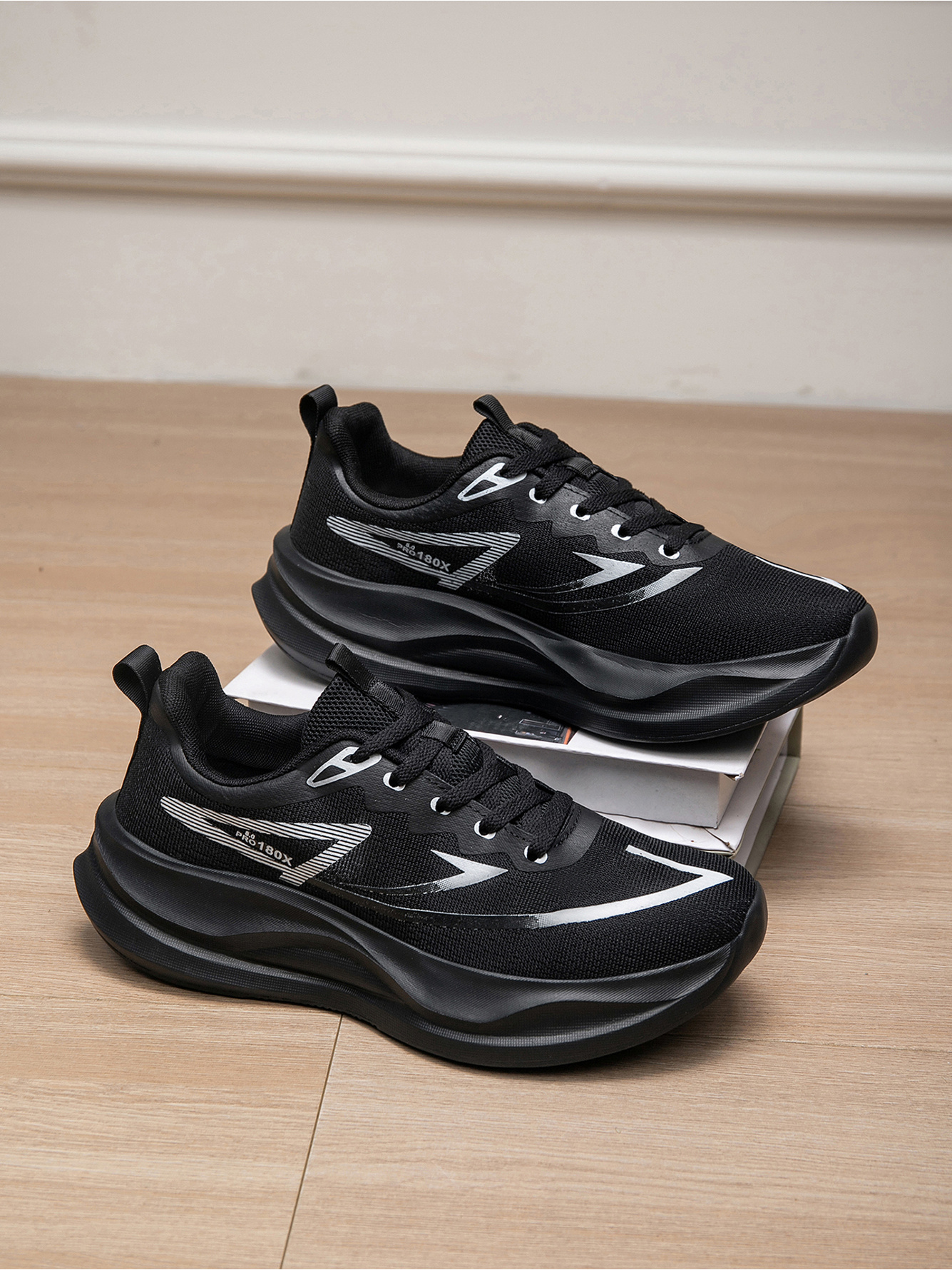Men Black Lightweight Running Shoes