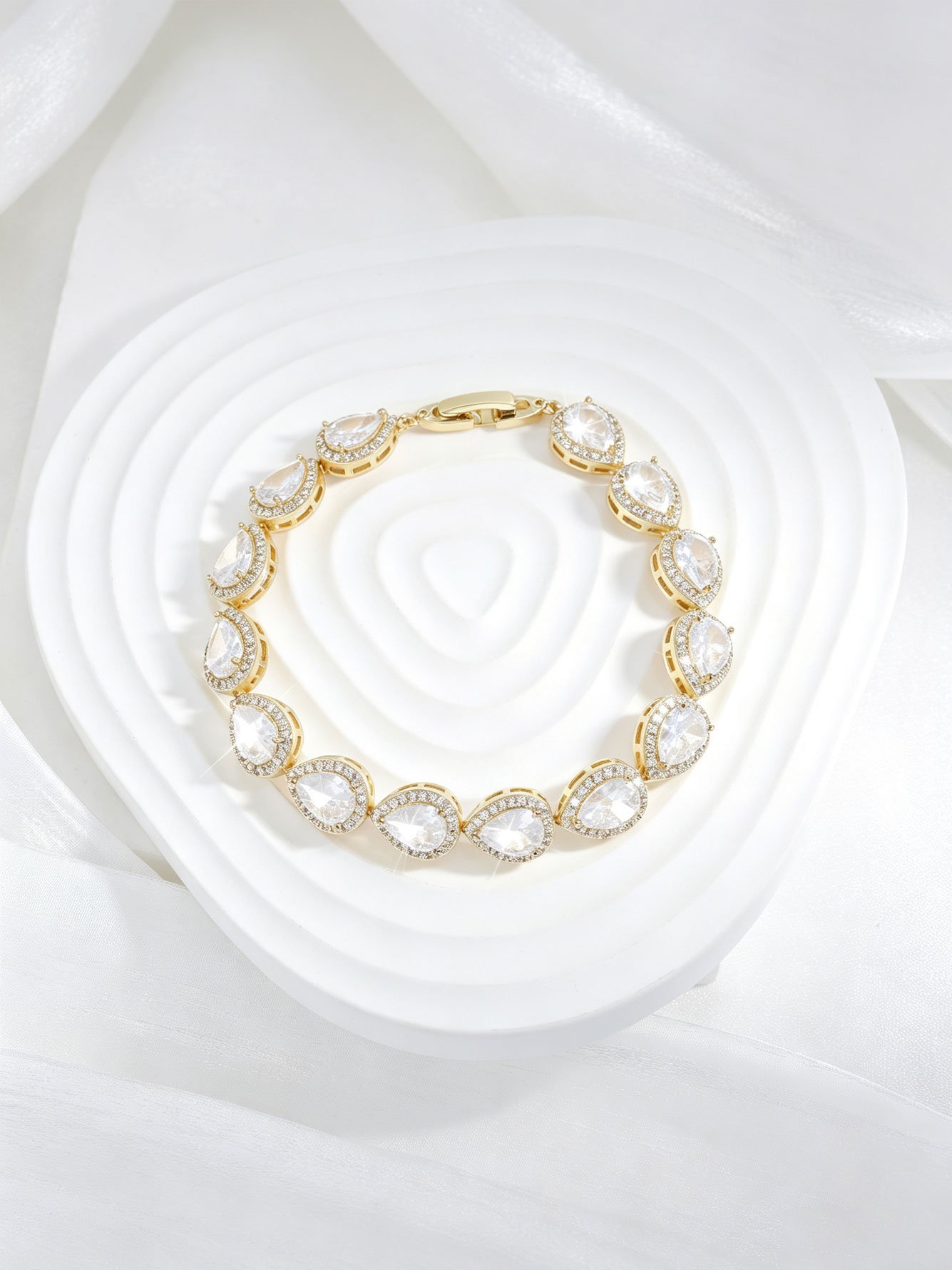 Gold Teardrop Zircon Bracelet