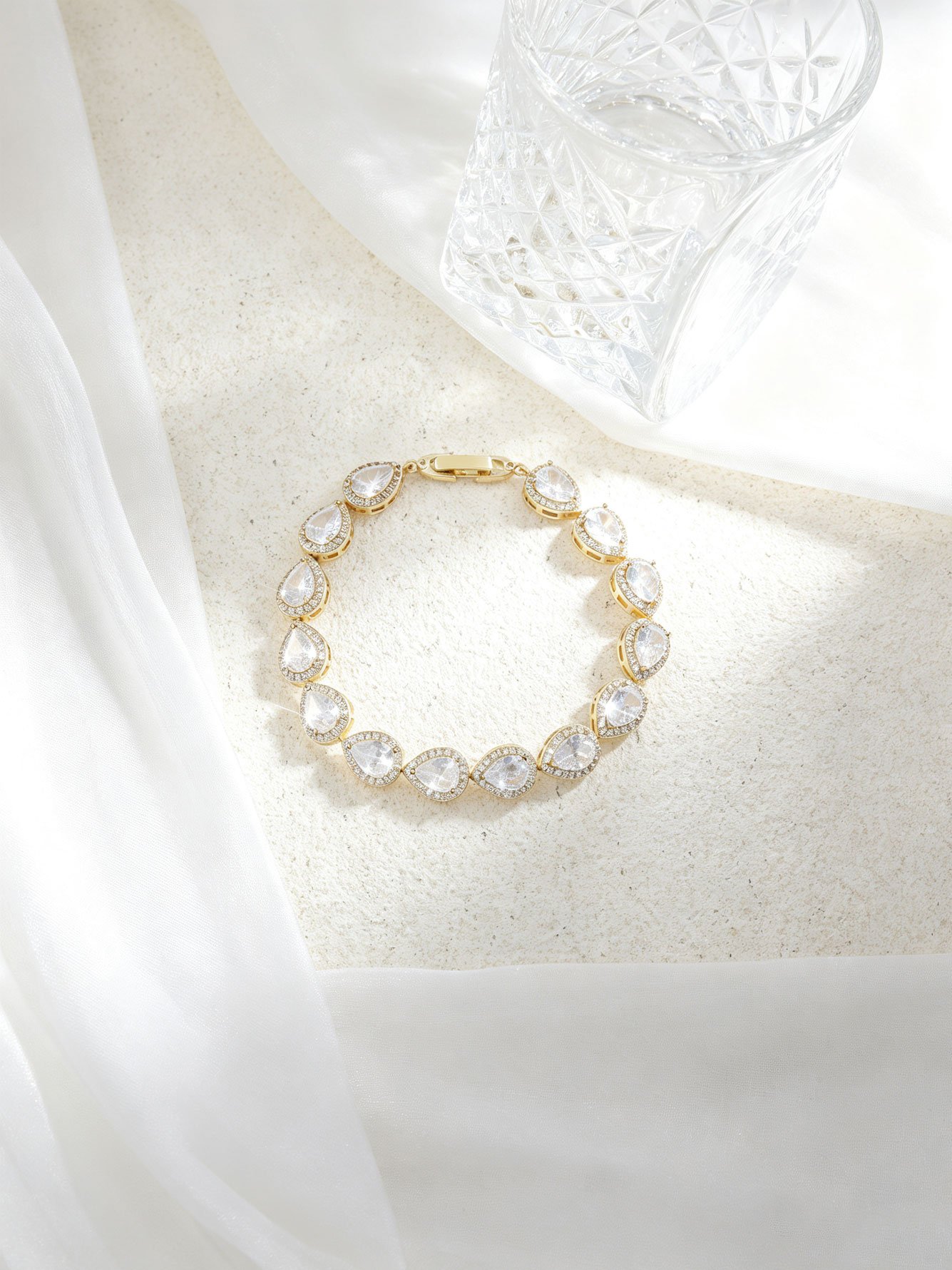 Gold Teardrop Zircon Bracelet