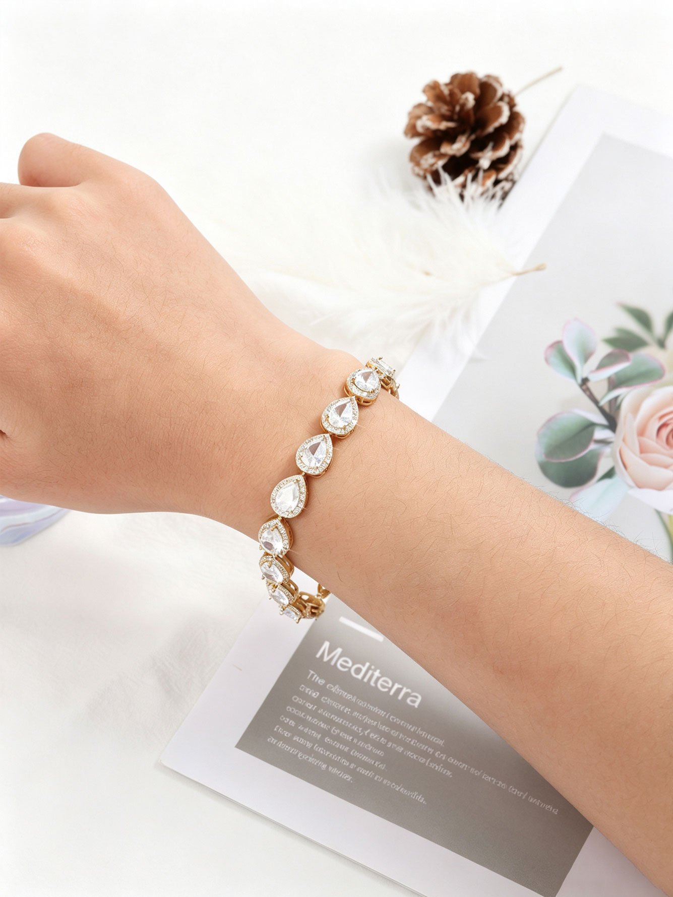 Gold Teardrop Zircon Bracelet