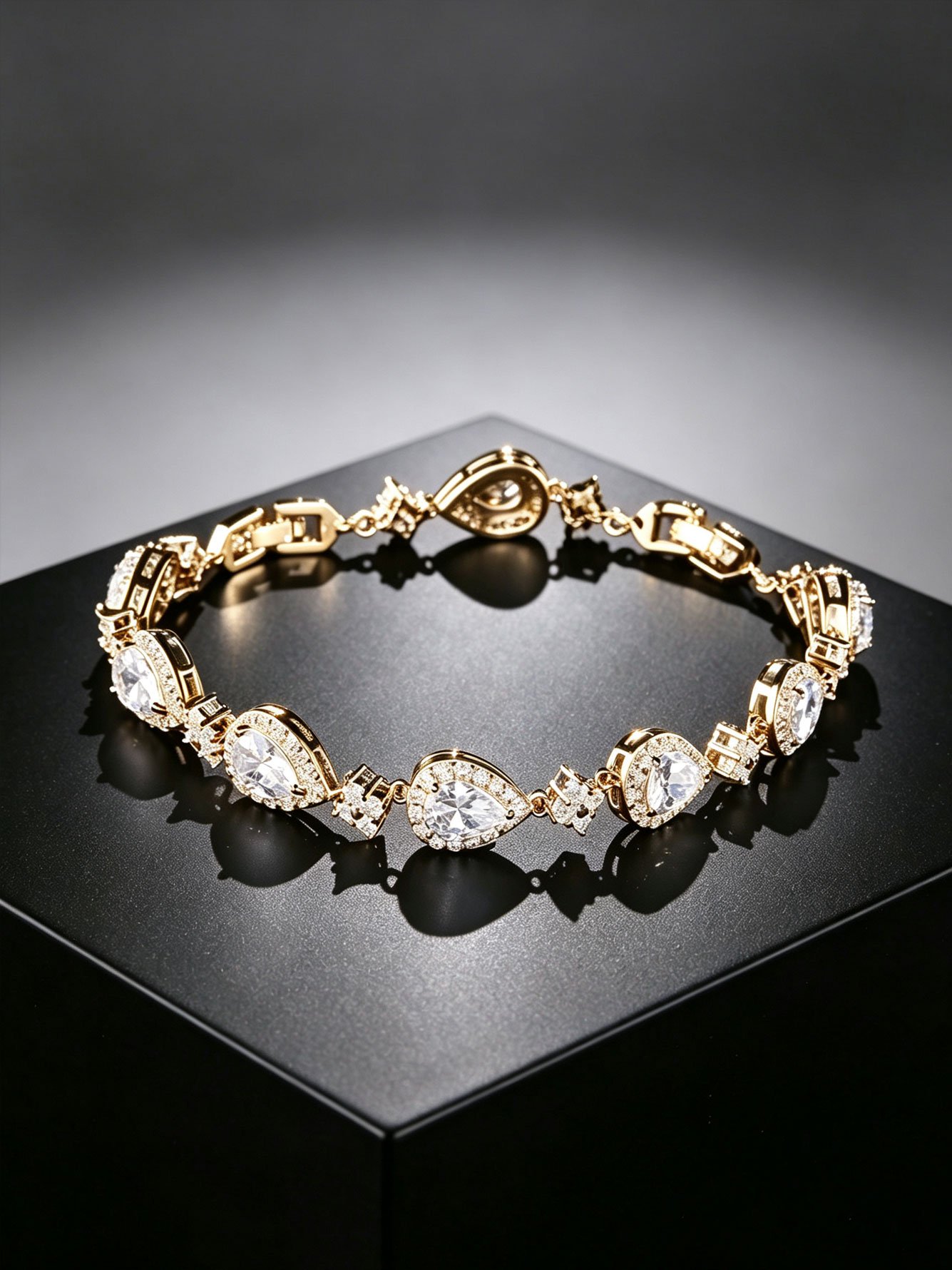 Gold Teardrop Link Bracelet