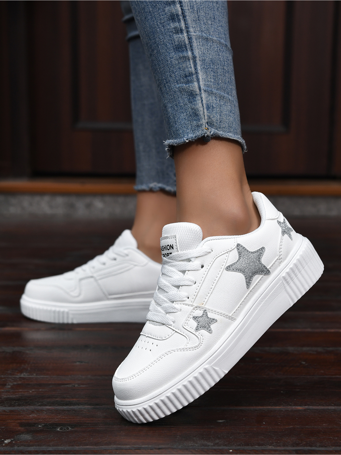 White Star Lace-Up Casual Sneakers