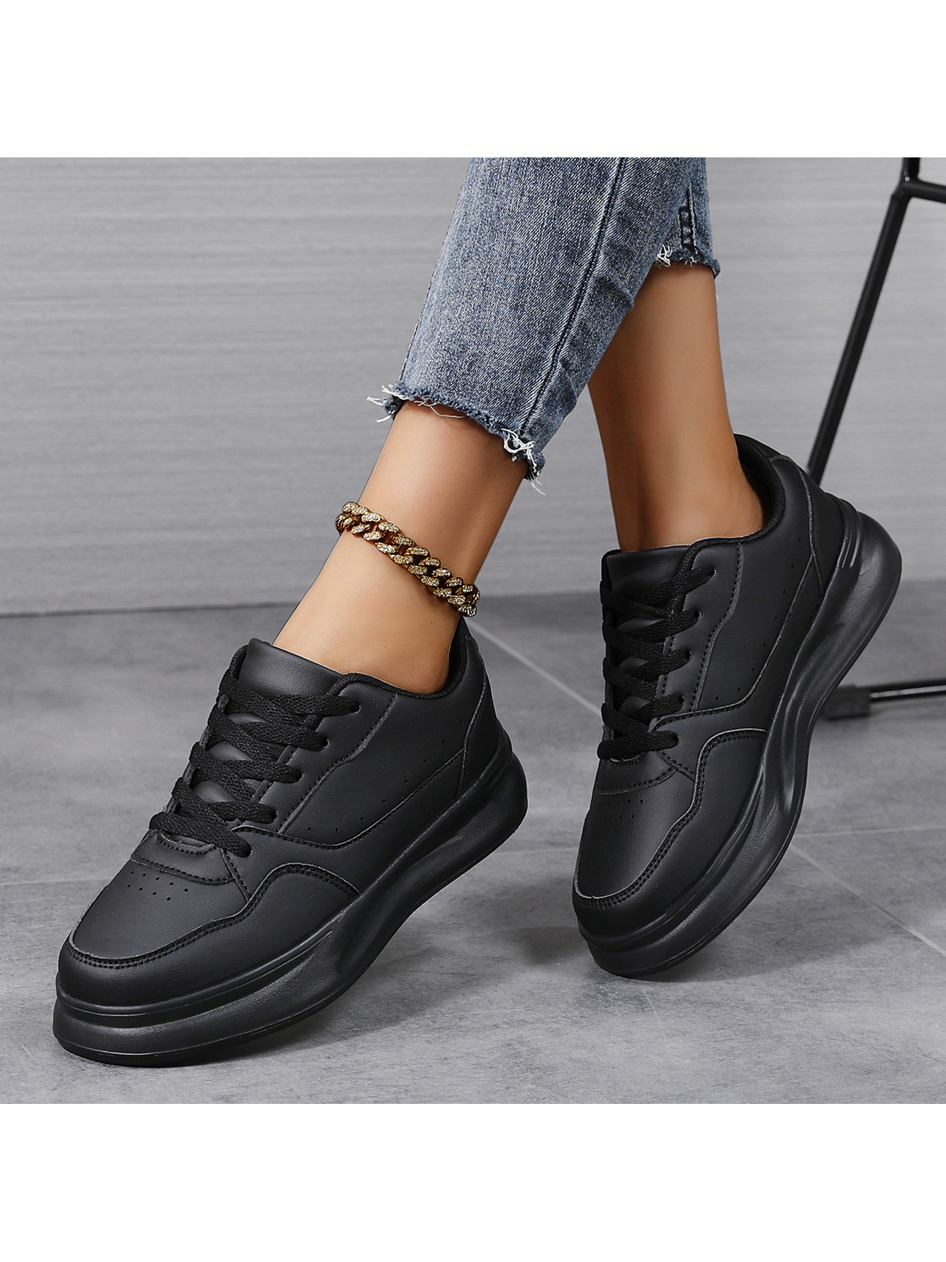 Black Flat Casual Sneakers
